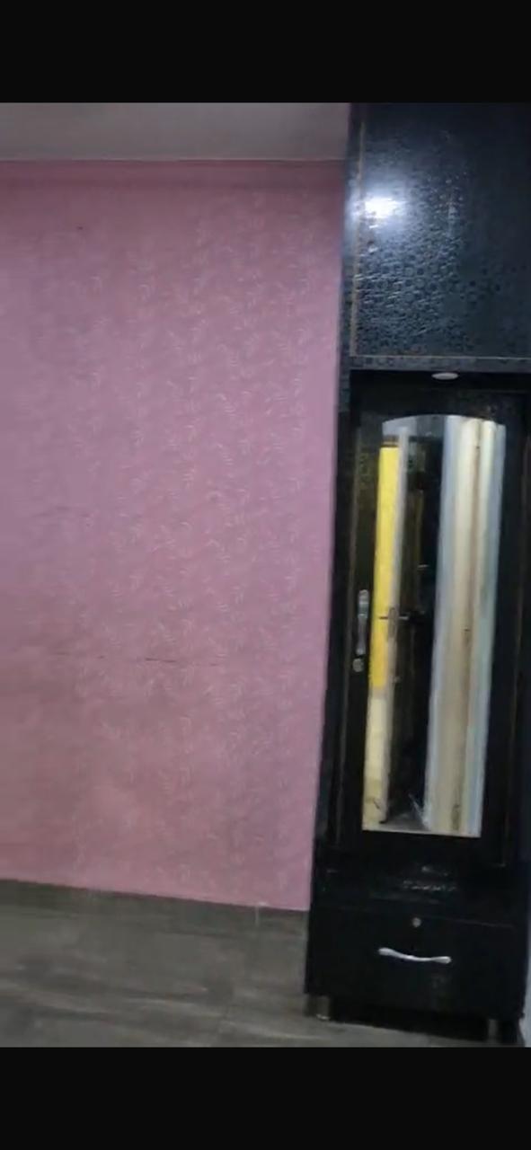 10th Avenue : 1BHK Semi Furnished Flat For Sell in Gaur City 2, Noida Extension