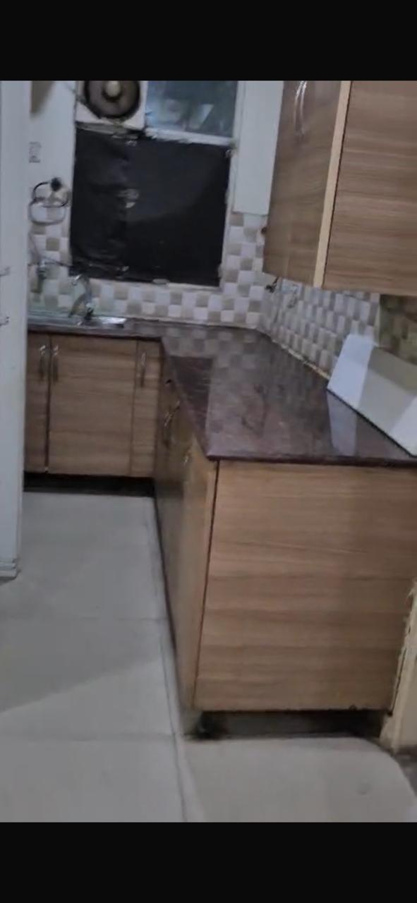 10th Avenue : 1BHK Semi Furnished Flat For Sell in Gaur City 2, Noida Extension