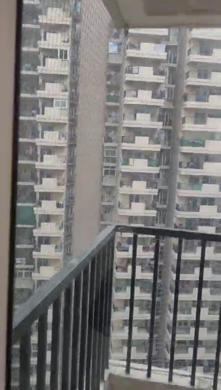 14th Avenue : 2BHK Semi Furnished Flat For Sell in Gaur City 2, Noida Extension