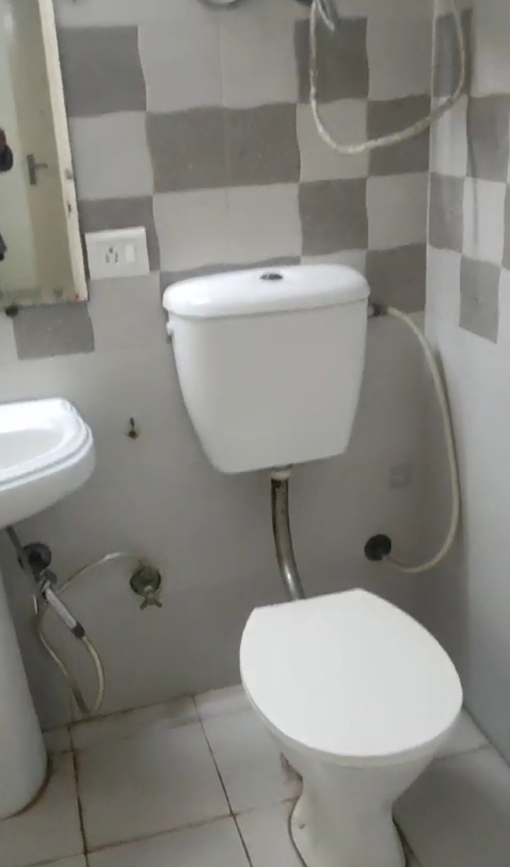 14th Avenue : 2BHK Semi Furnished Flat For Sell in Gaur City 2, Noida Extension