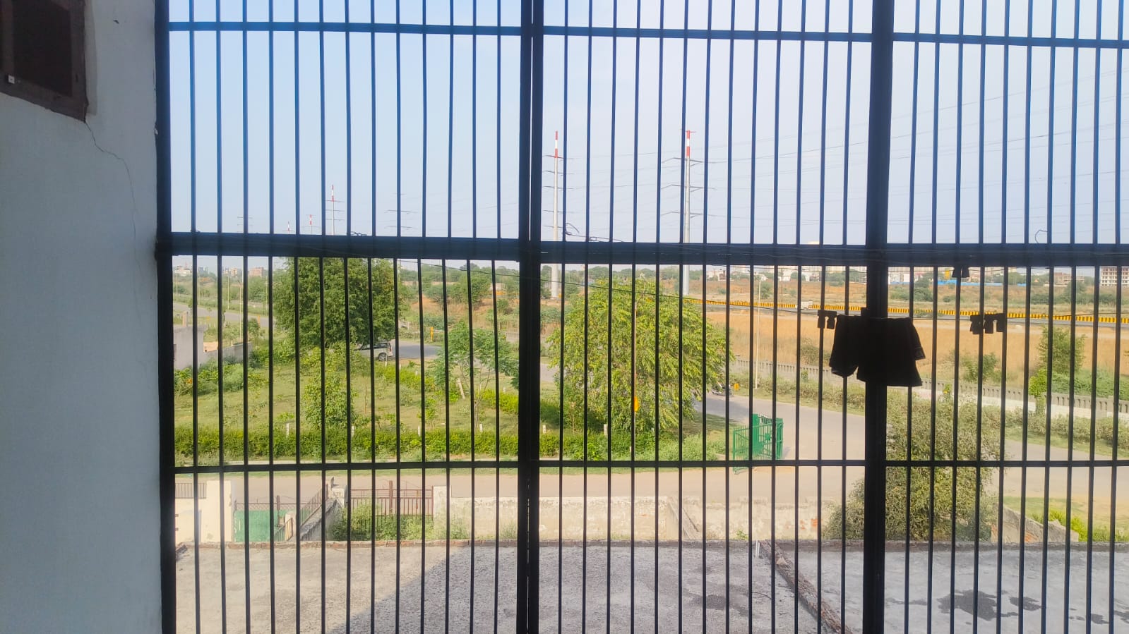 Patwari Village : 3 BHK Semi Furnished House For Rent in Patwari. Noida Extension