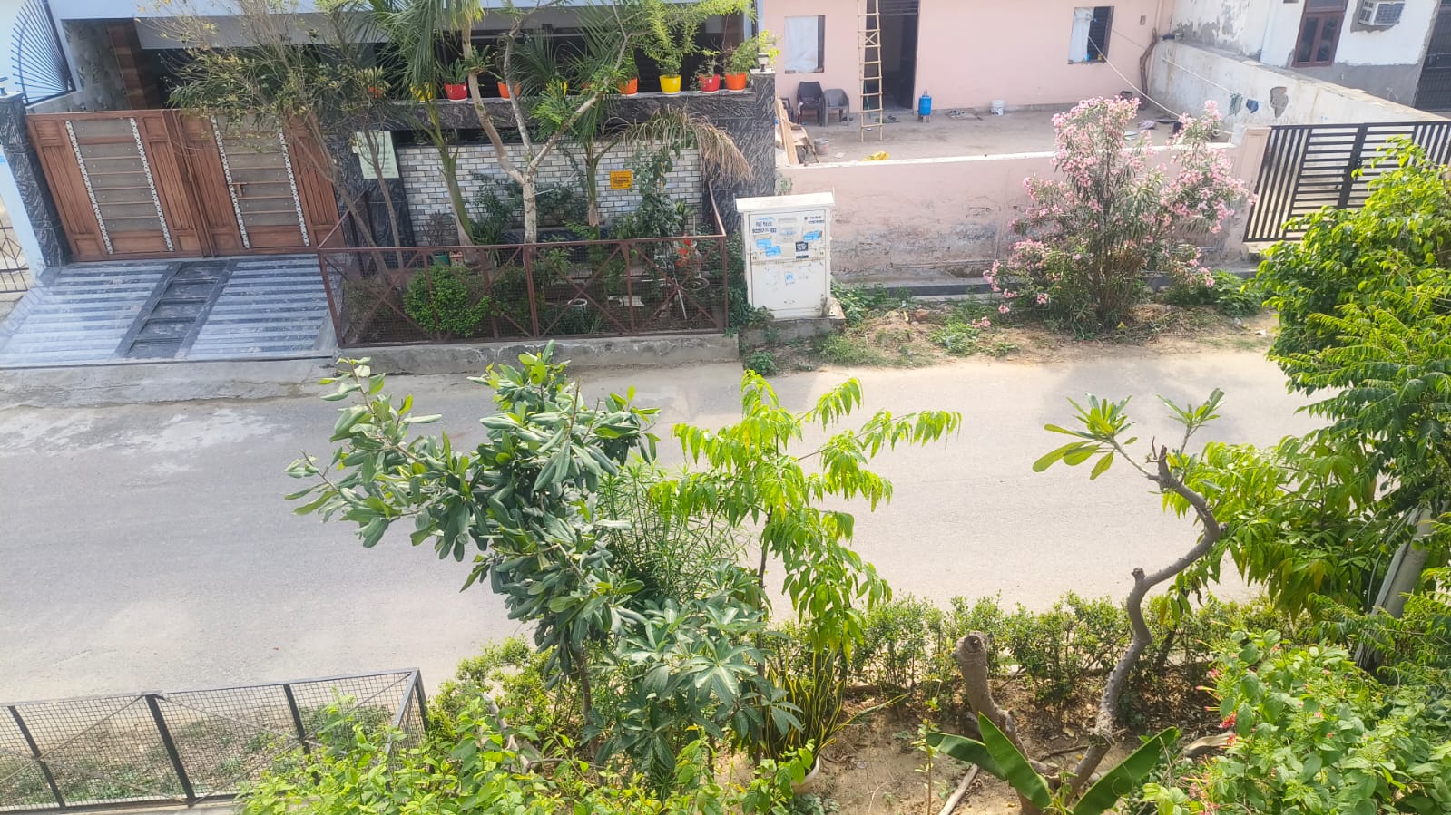 Patwari Village : 3 BHK Semi Furnished House For Rent in Patwari. Noida Extension