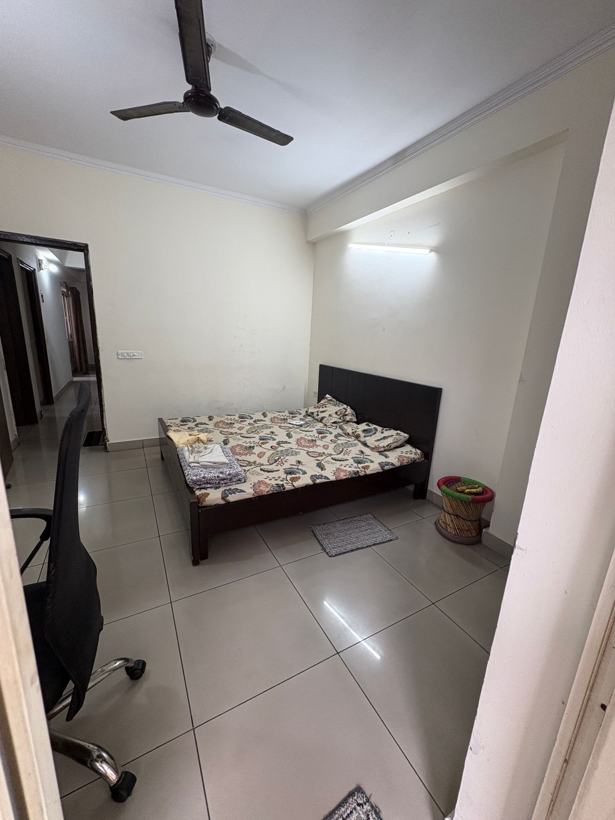 Panchsheel Greens 1 : 1 Room in Preoccupied 3BHK Fully Furnished Flat For Rent in Sector 16B, Noida Extension 