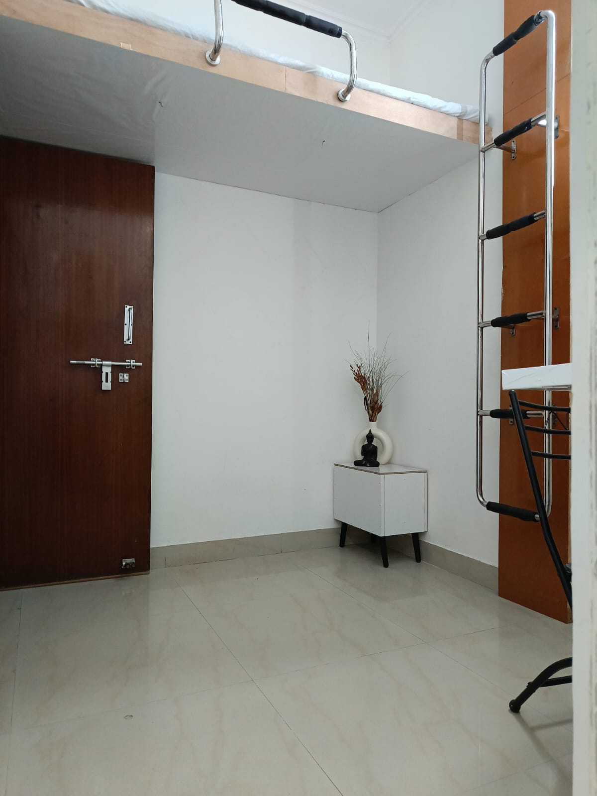 Green View Apartment : 1BHK Semi Furnished Flat For Rent in Sector 99, Noida