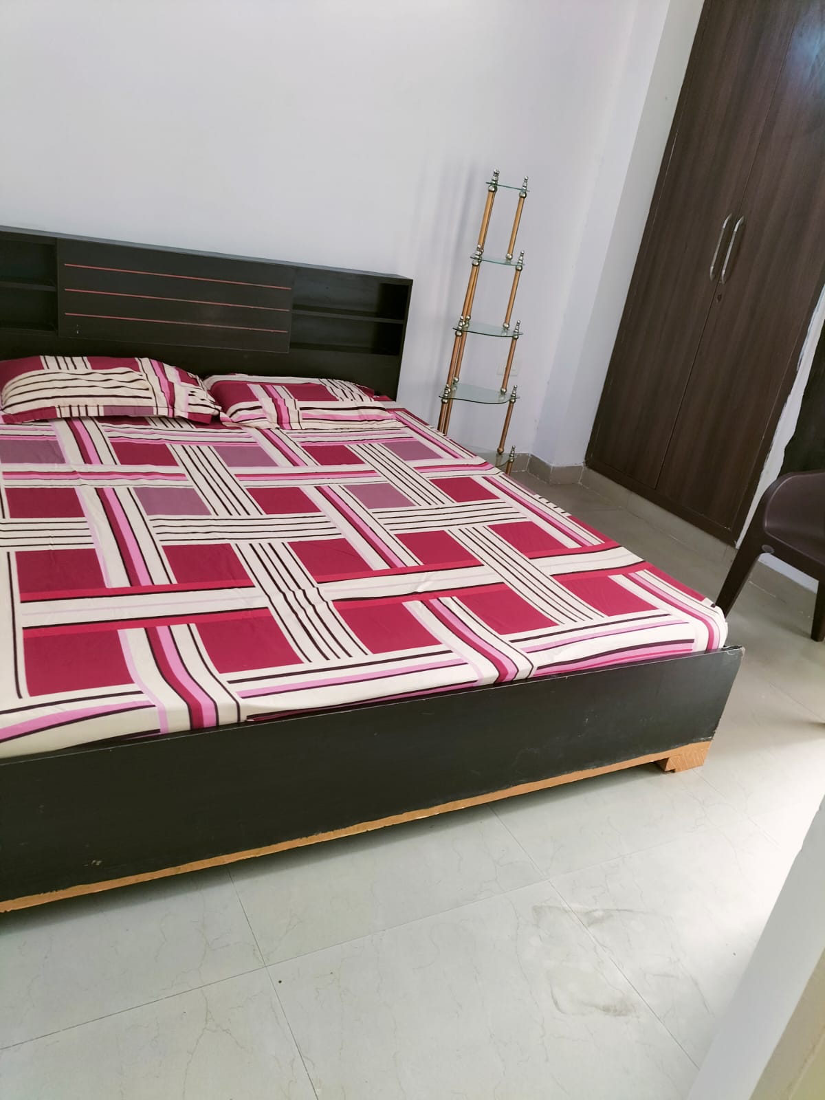 Supertech CapeTown : 1 Room in Preoccupied 3BHK Fully Furnished Flat For Rent in Sector 74, Noida
