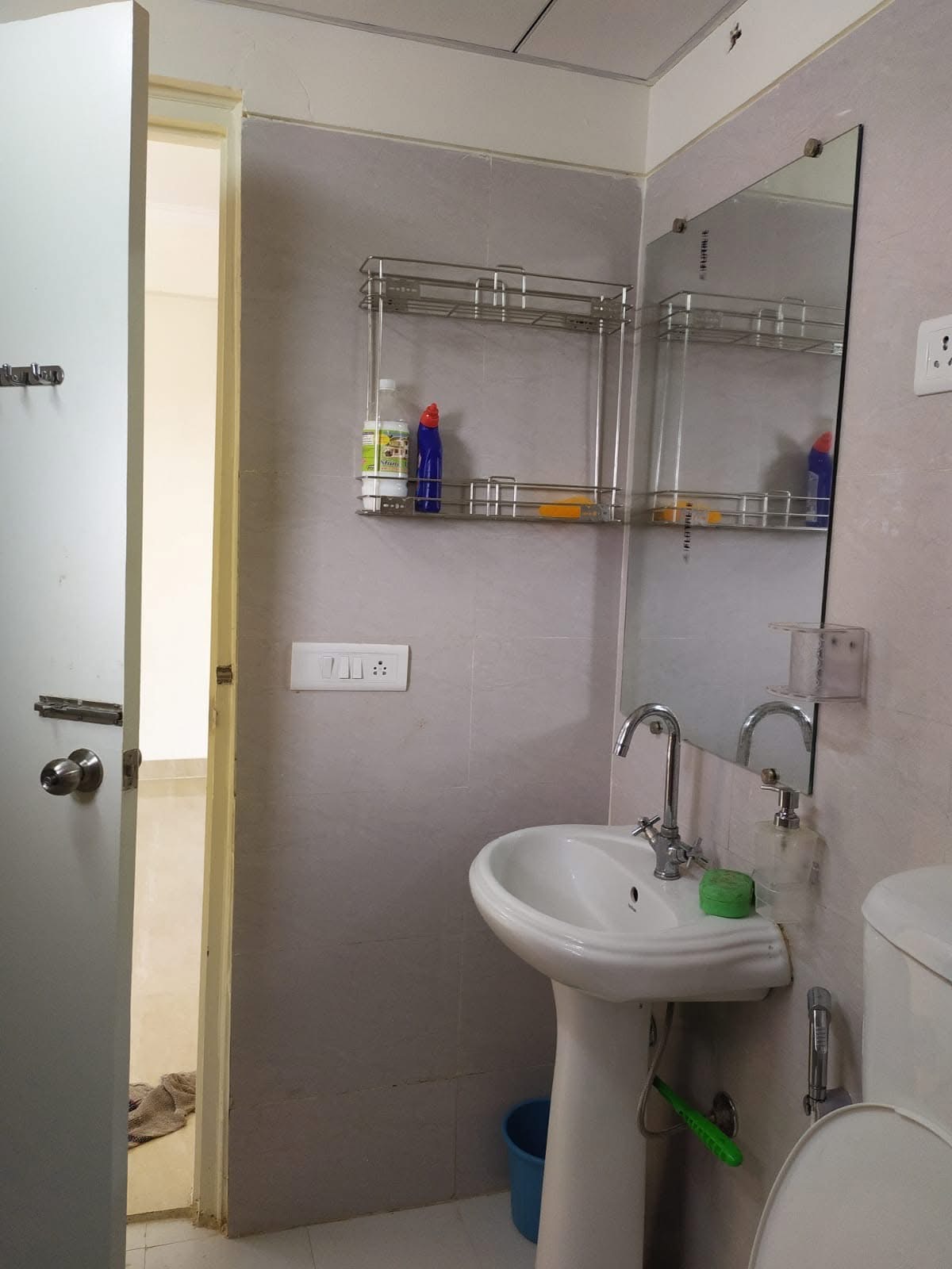 14th Avenue: 1 BHK Flat for rent in Gaur City 2, Noida Extension