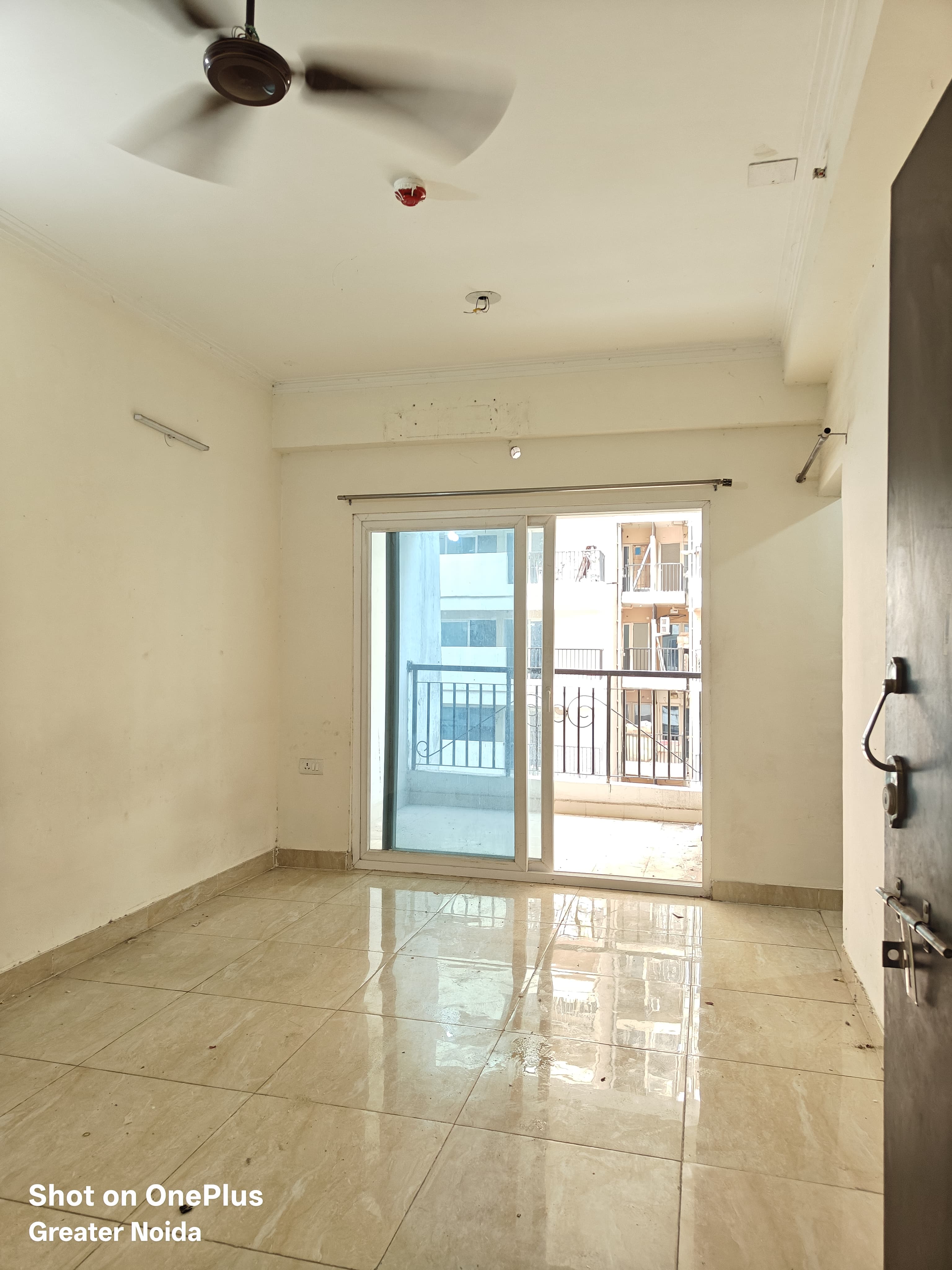 14th Avenue: 1 RK Semi Furnished Flat for rent in 14th Avenue, Noida Extension