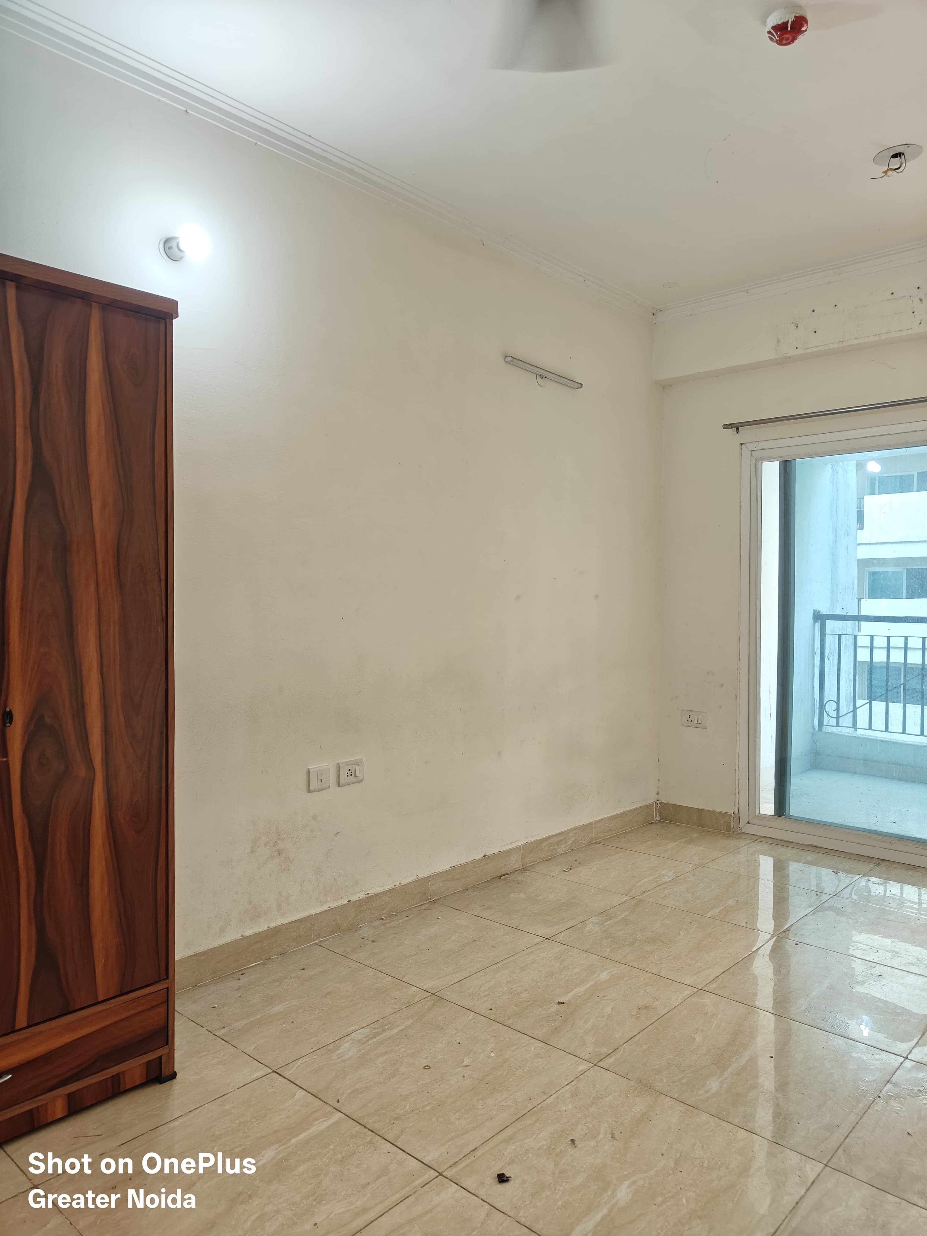 14th Avenue: 1 RK Semi Furnished Flat for rent in 14th Avenue, Noida Extension