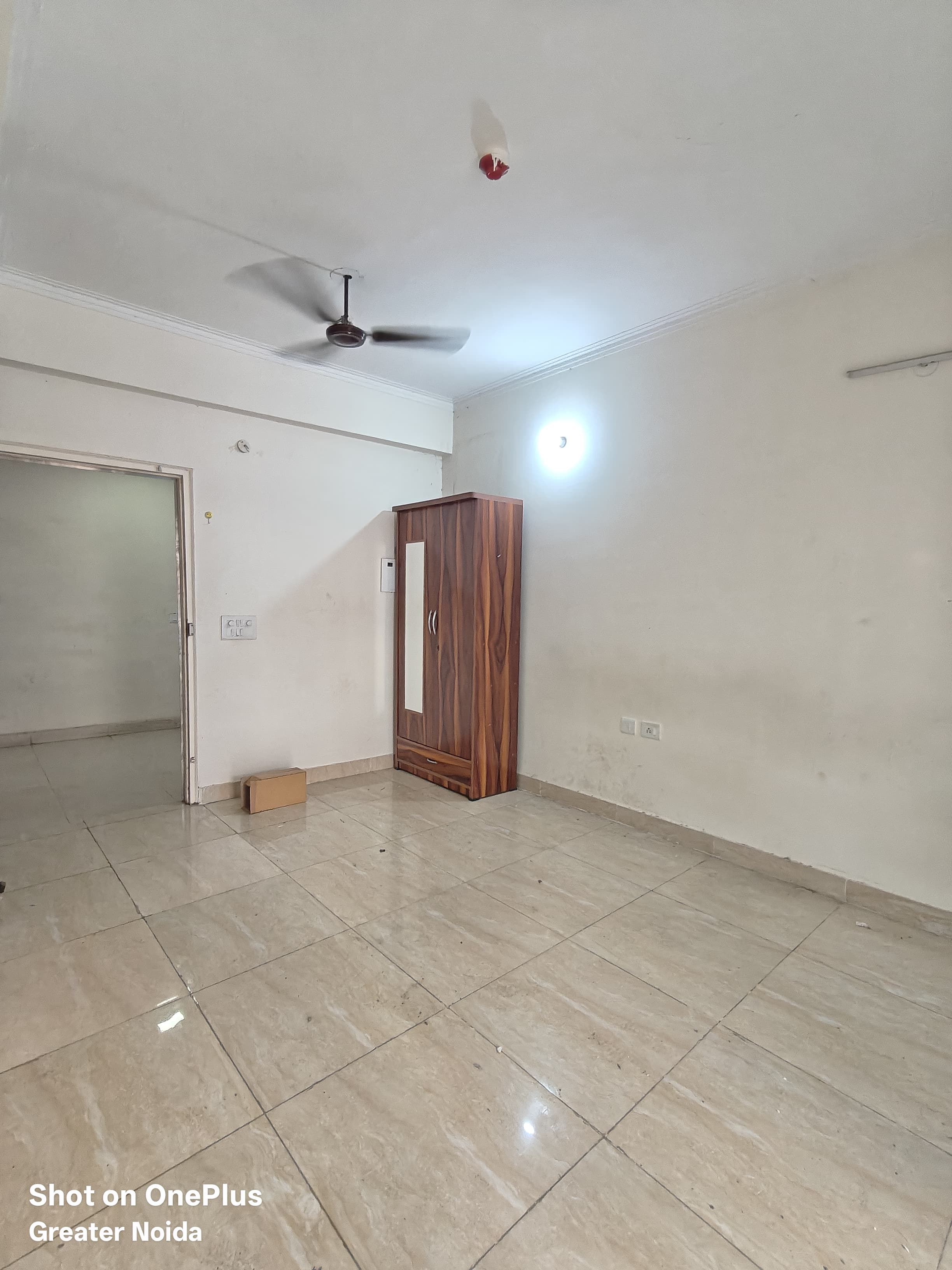14th Avenue: 1 RK Semi Furnished Flat for rent in 14th Avenue, Noida Extension