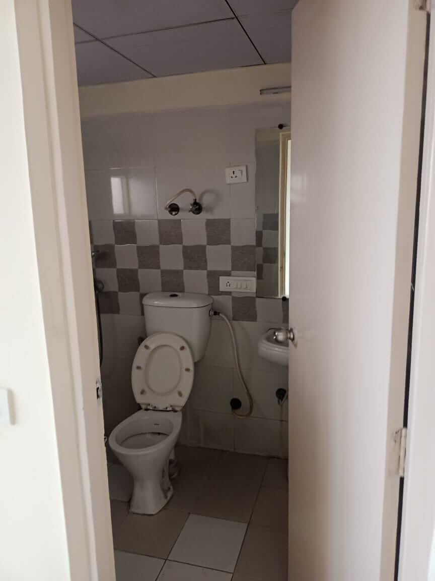 14th Avenue : 2 BHK Flat for sale in Gaur City 2 Noida Extension