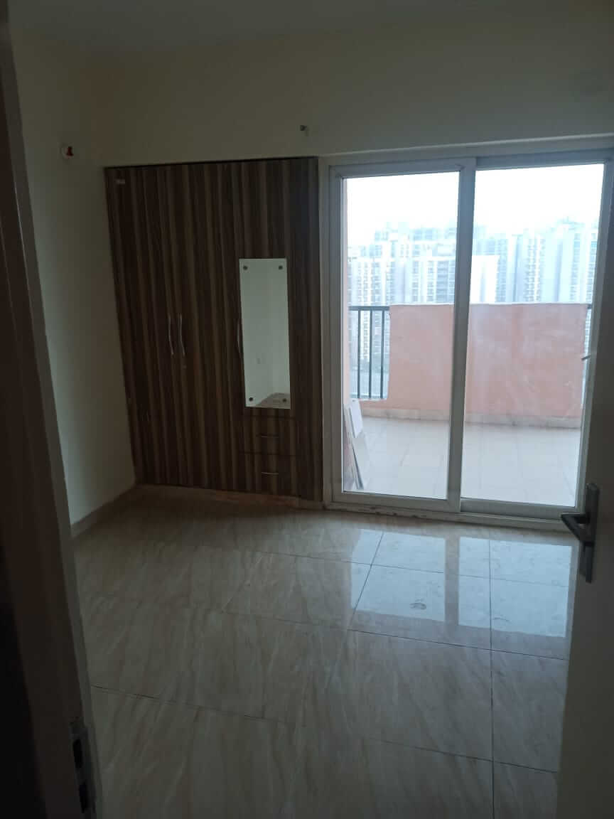 14th Avenue : 2 BHK Flat for sale in Gaur City 2 Noida Extension