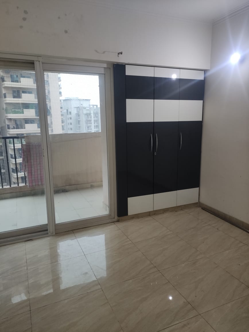 14th Avenue : 2BHK Semi Furnished Flat For Sell in Gaur City 2, Noida Extension