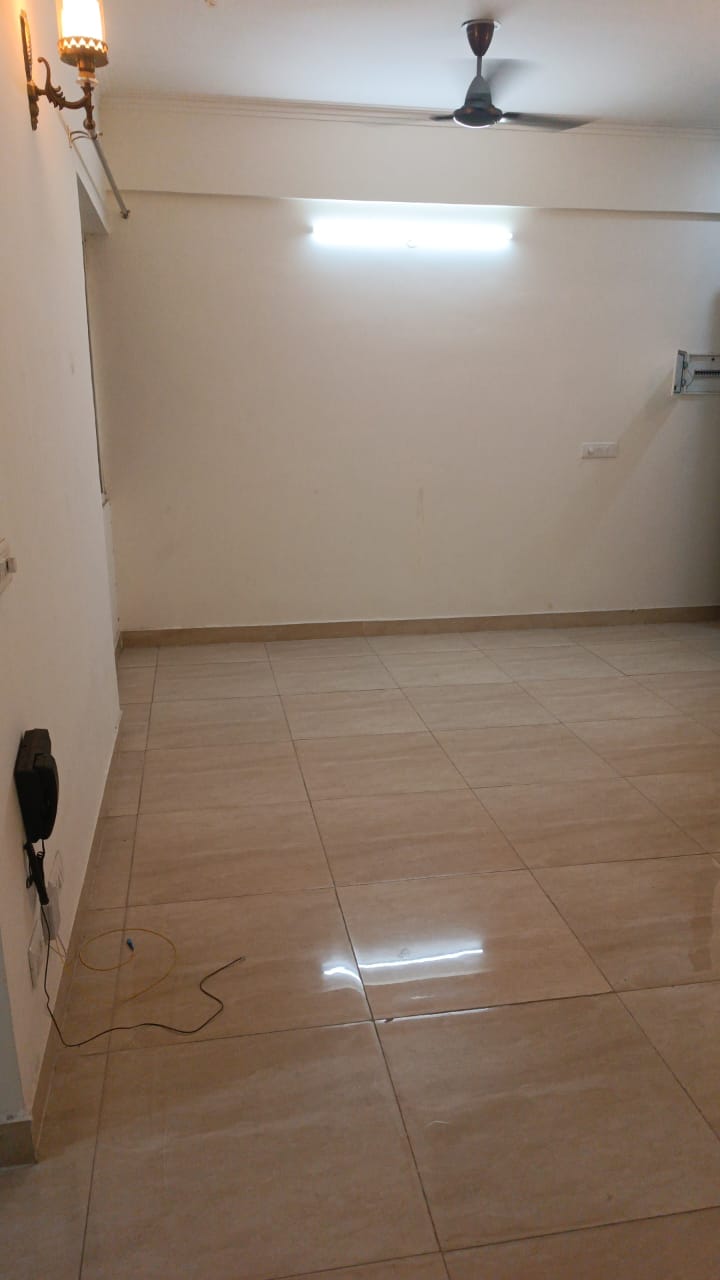 14th Avenue : 3 BHK Semi Furnished flat for rent in Gaur city 2, Noida Extension