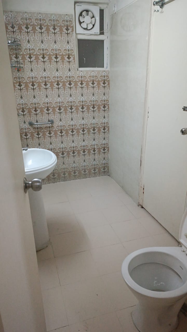 14th Avenue : 3 BHK Semi Furnished flat for rent in Gaur city 2, Noida Extension