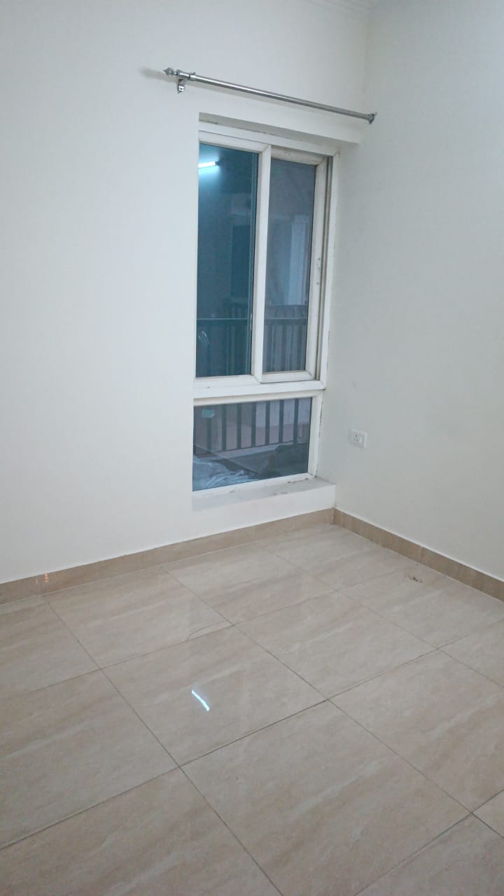 14th Avenue : 3 BHK Semi Furnished flat for rent in Gaur city 2, Noida Extension