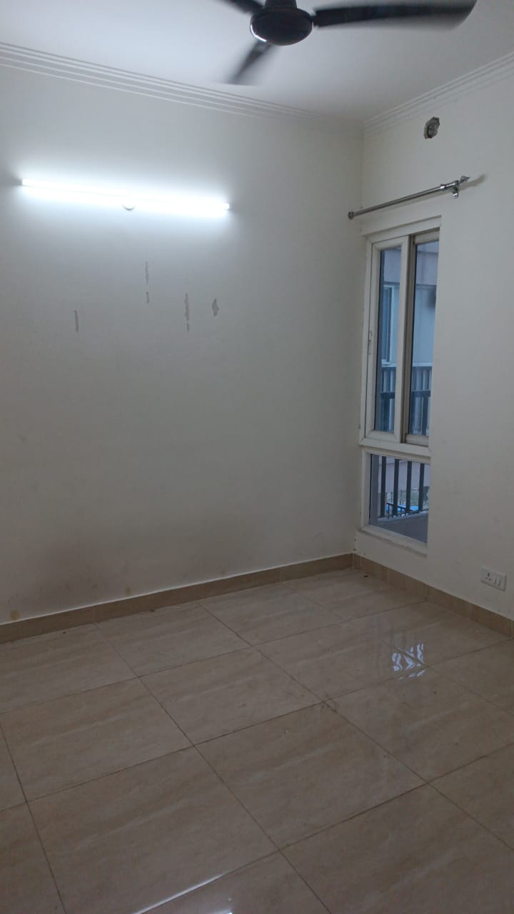 14th Avenue : 3 BHK Semi Furnished flat for rent in Gaur city 2, Noida Extension