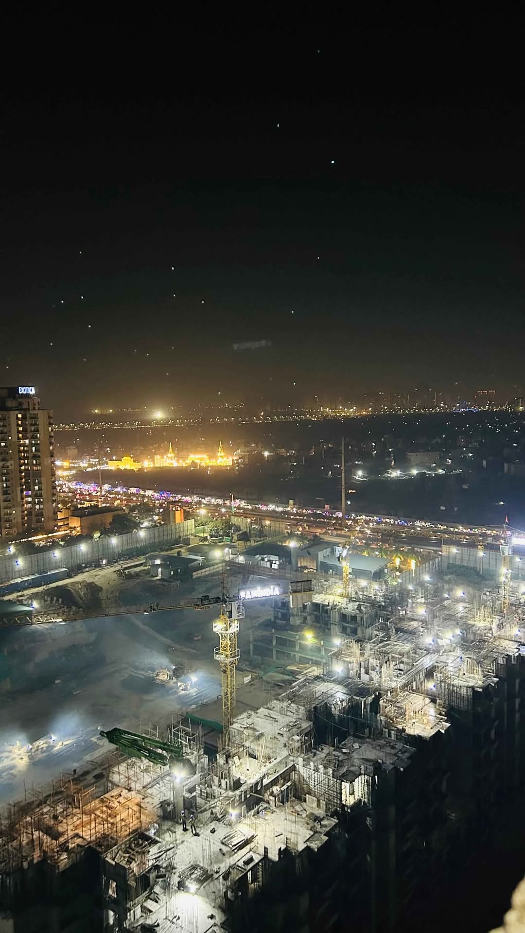 14th Avenue : 3 BHK Semi Furnished flat for rent in Gaur city 2, Noida Extension