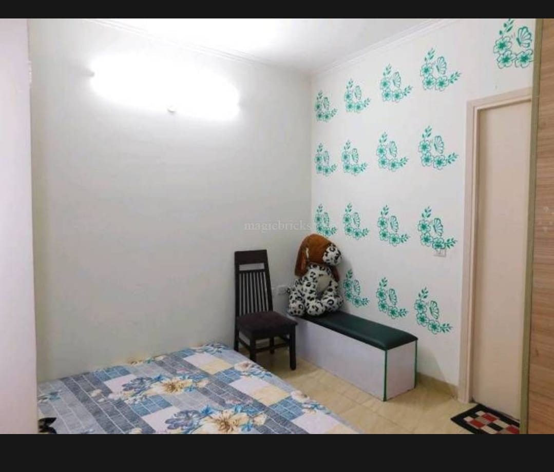 14th Avenue : 3 BHK Semi Furnished Flat for sale in Gaur City 2, Noida Extension