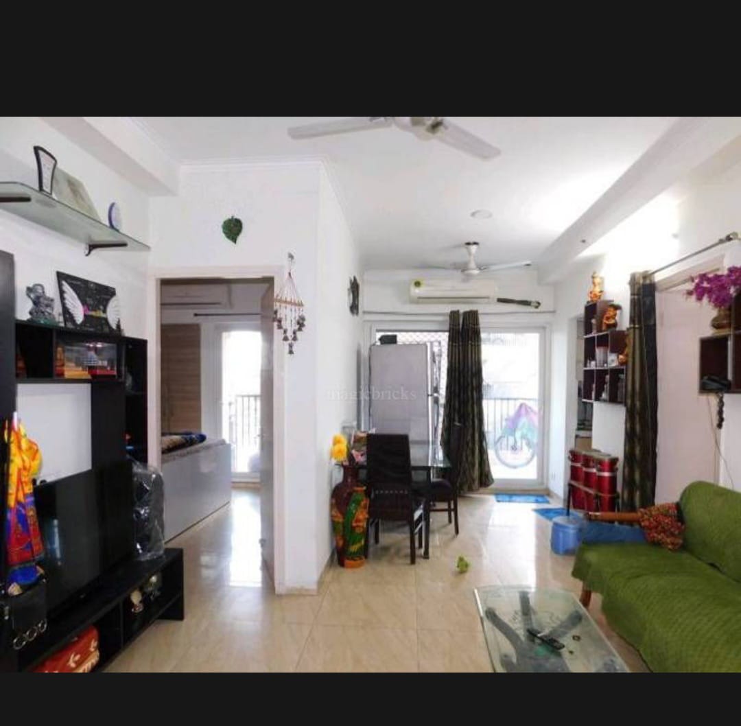 14th Avenue : 3 BHK Semi Furnished Flat for sale in Gaur City 2, Noida Extension