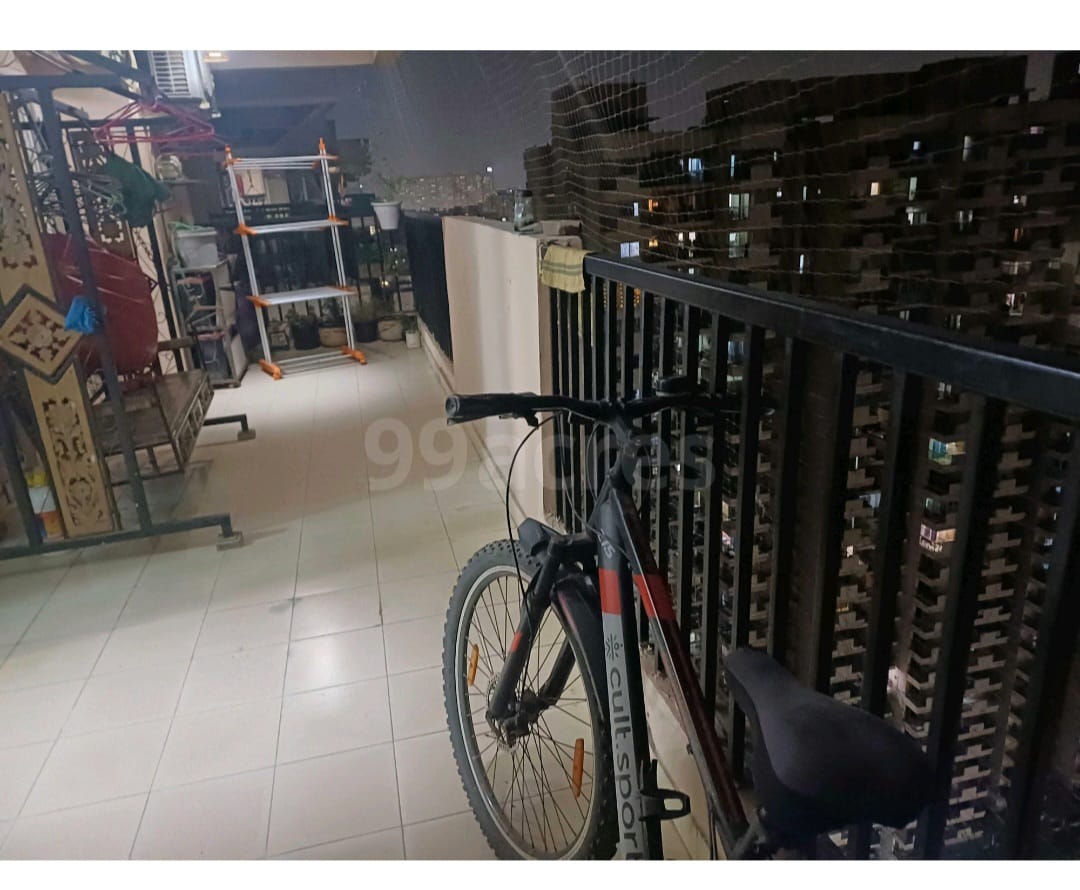 14th Avenue : 3 BHK Semi Furnished Flat for sale in Gaur City 2, Noida Extension