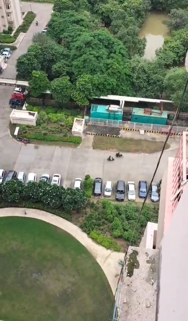 Supertech CapeTown : 1 Room in Preoccupied 3BHK Fully Furnished Flat For Rent in Sector 74, Noida