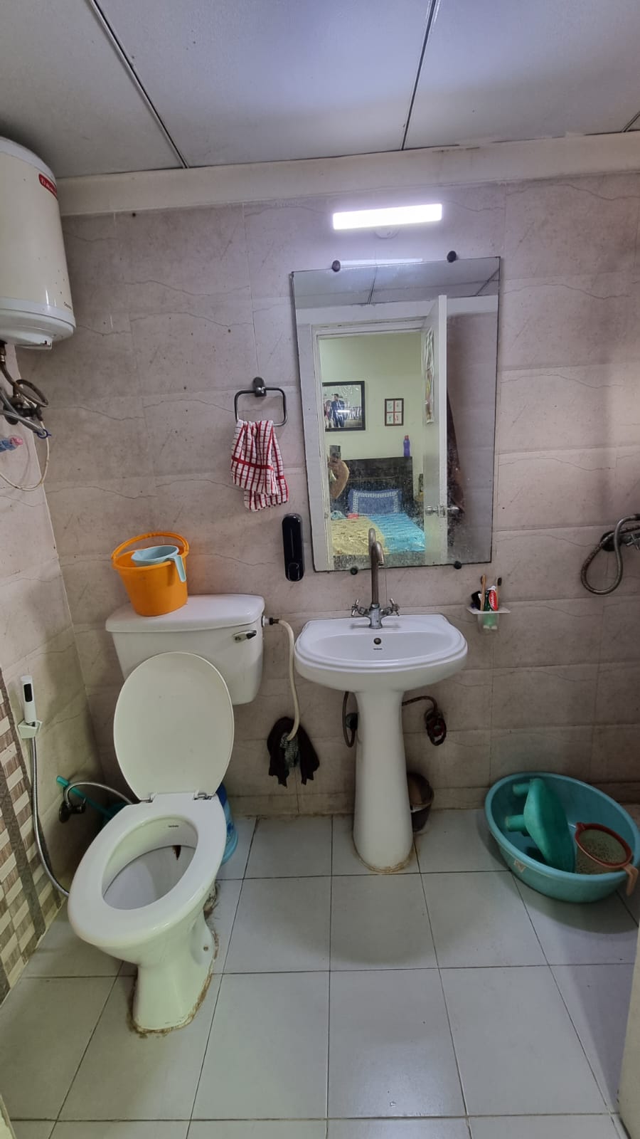 16th Avenue : 2BHK Semi Furnished Flat For Sell in Gaur City 2, Noida Extension