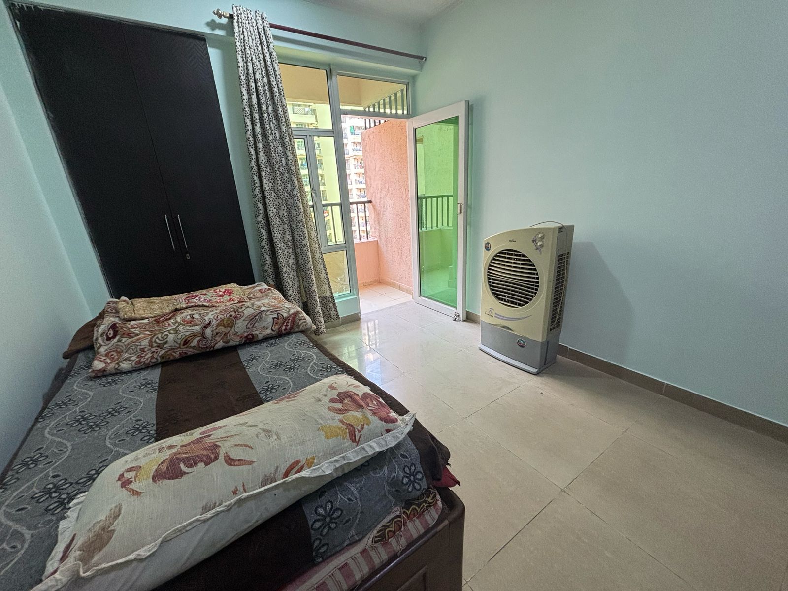 6th Avenue : 3BHK Fully Furnished Flat For Rent in Gaur City 2, Noida Extension