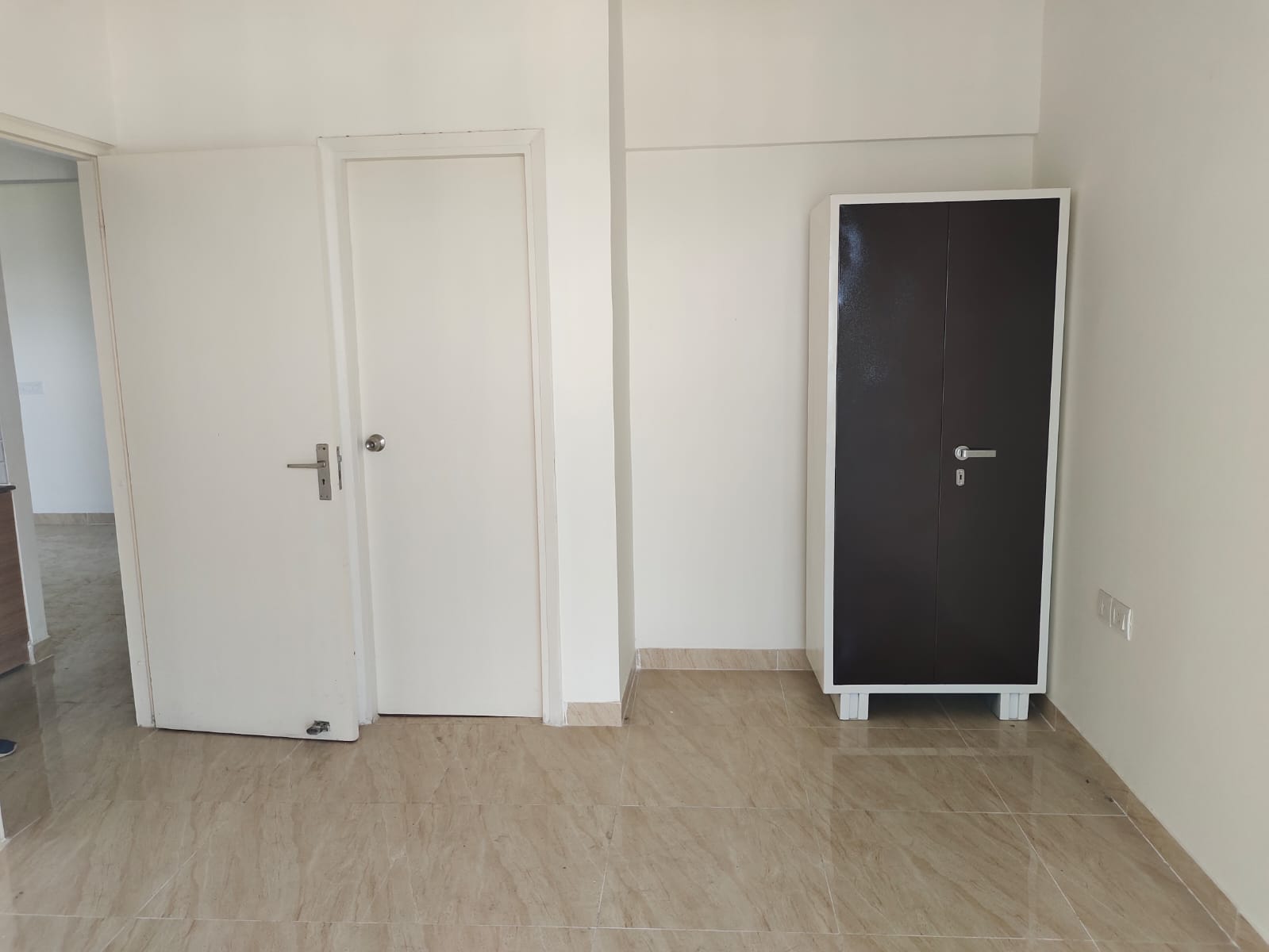16th Parkview Gaur Yamuna City : 2 BHK Semi Furnished Flat For Rent in Sector 19, Yamuna Expressway