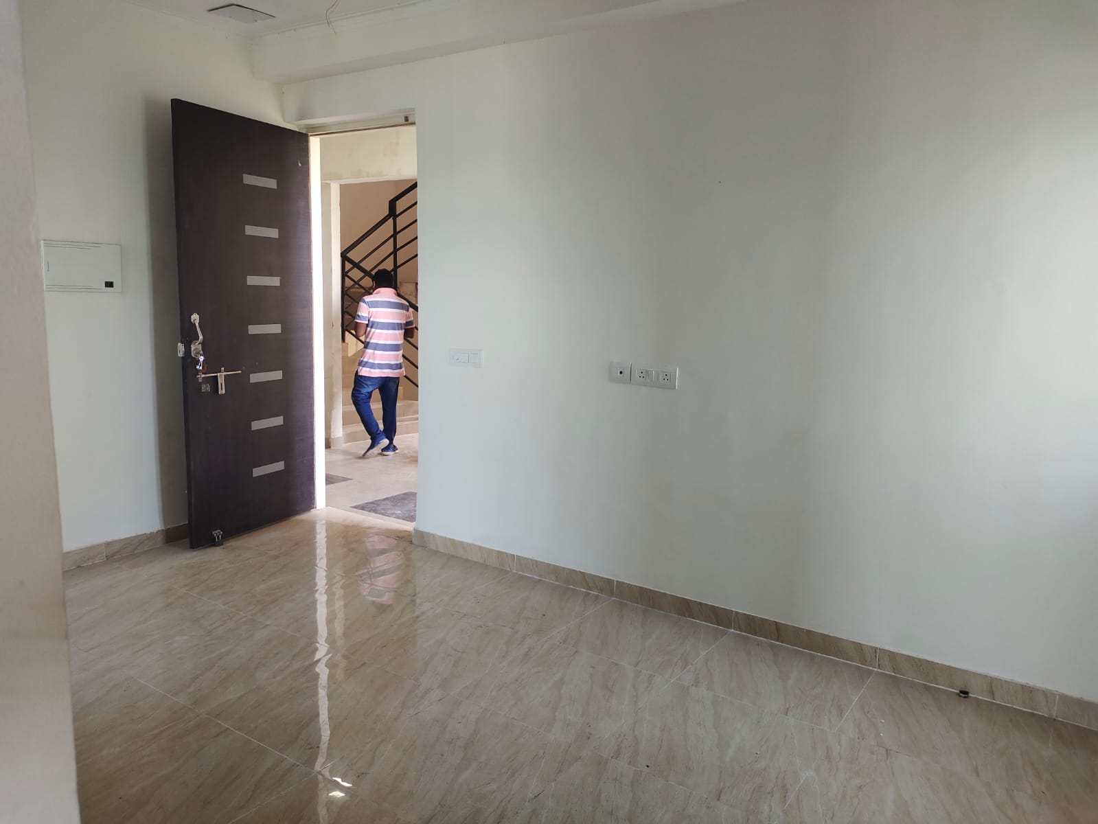 16th Parkview Gaur Yamuna City : 2 BHK Semi Furnished Flat For Rent in Sector 19, Yamuna Expressway