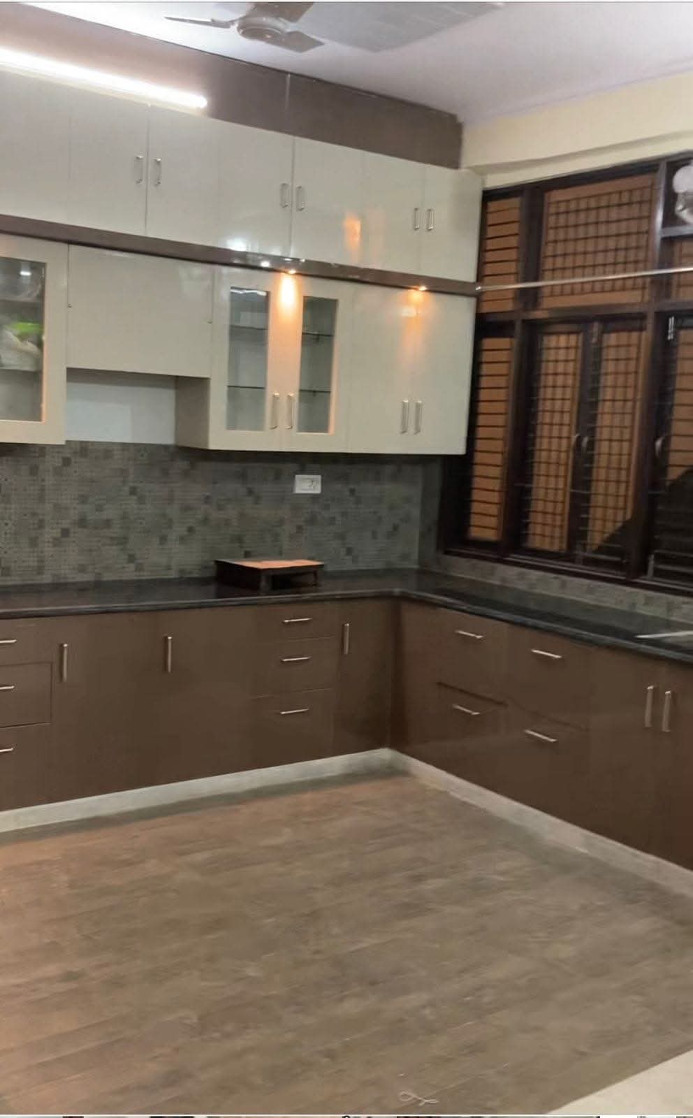 3 BHK Semi Furnished Flat for rent in Sector 5, Vasundhara, Ghaziabad