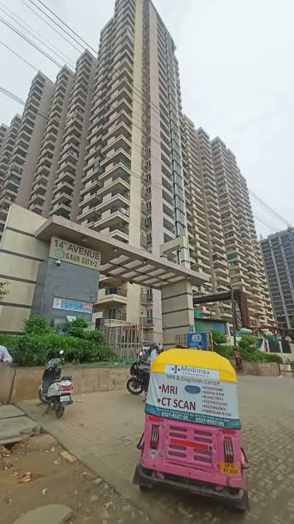14th Avenue : 3 BHK Semi Furnished flat for rent in Gaur city 2, Noida Extension 