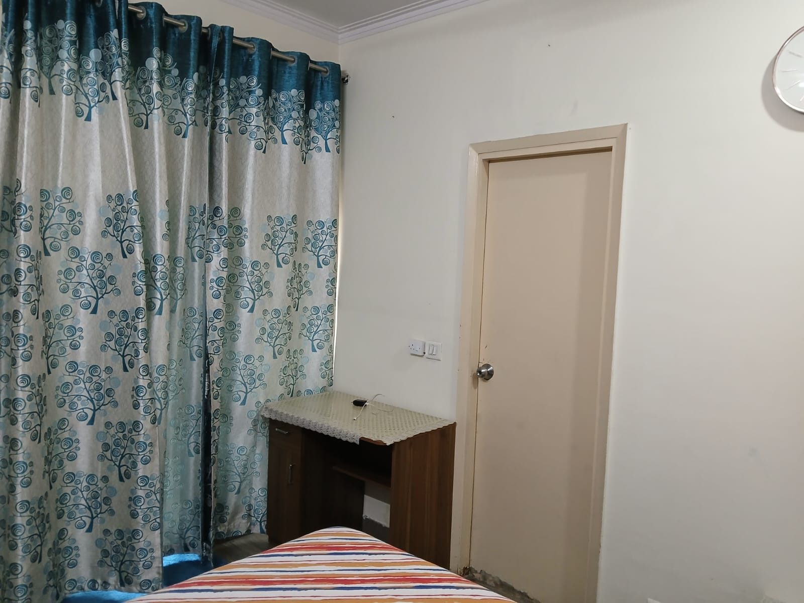 5th Avenue : 2BHK Semi Furnished Flat For Rent in Gaur City  1, Noida Extesion