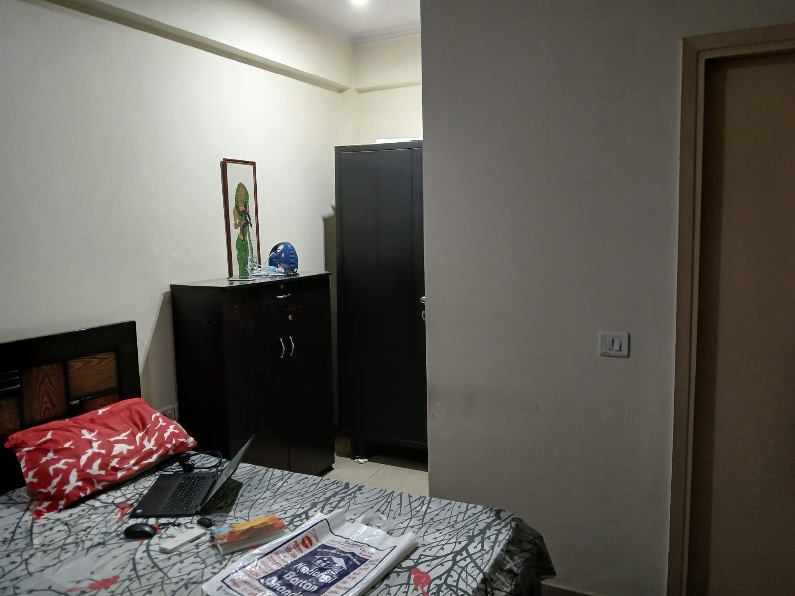 5th Avenue : 2BHK Semi Furnished Flat For Rent in Gaur City  1, Noida Extesion