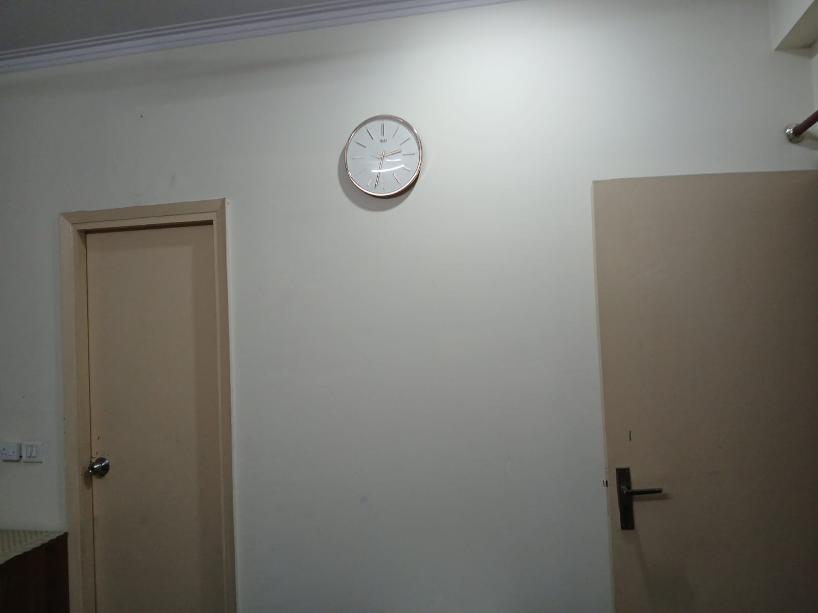 5th Avenue : 2BHK Semi Furnished Flat For Rent in Gaur City  1, Noida Extesion
