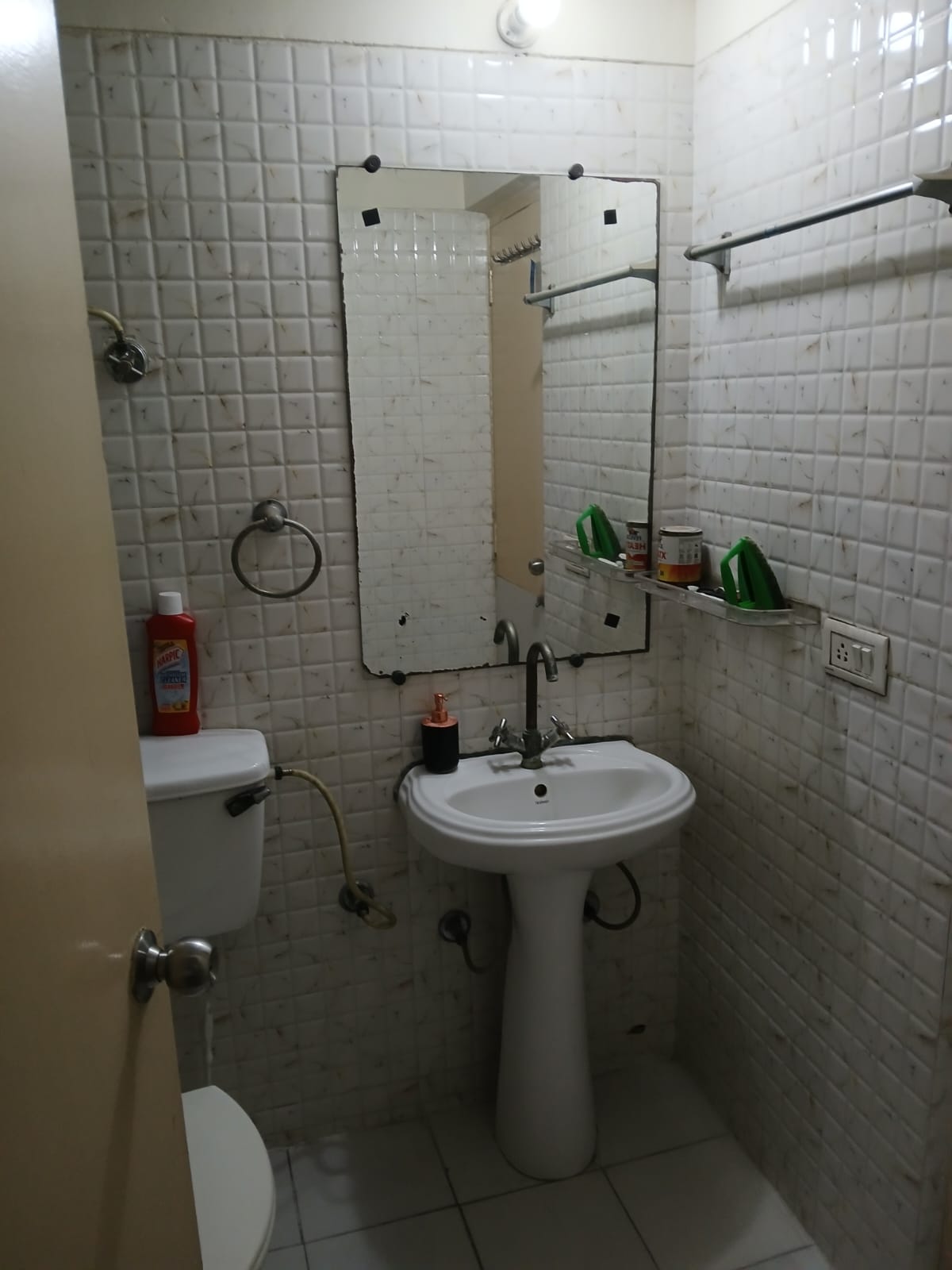 5th Avenue : 2BHK Semi Furnished Flat For Rent in Gaur City  1, Noida Extesion