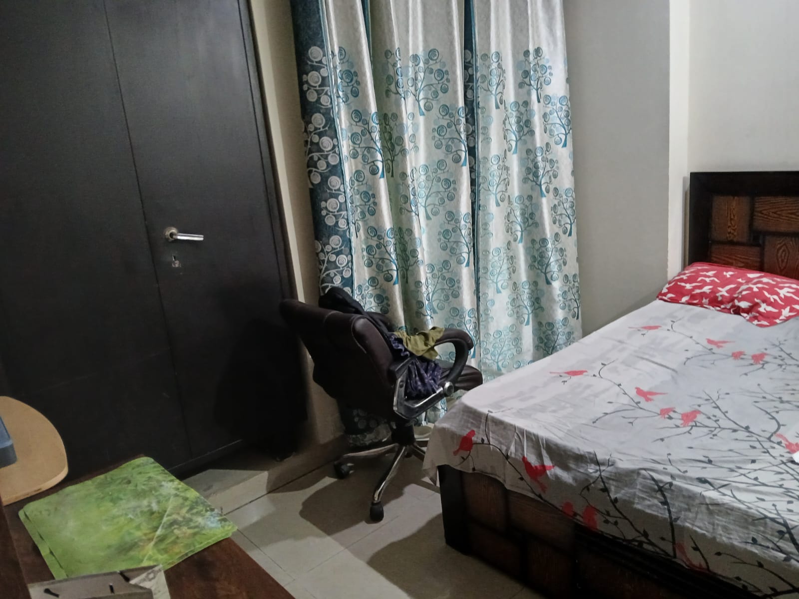 5th Avenue : 2BHK Semi Furnished Flat For Rent in Gaur City  1, Noida Extesion