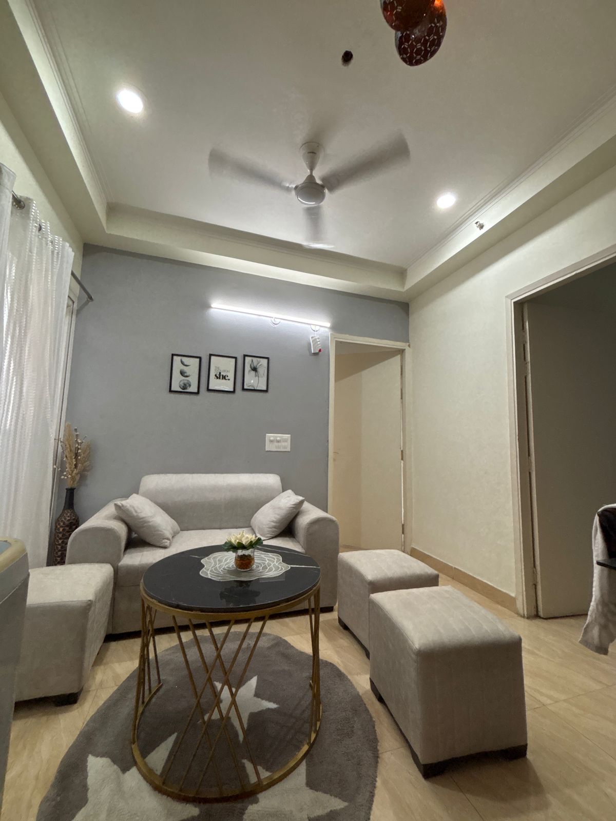 7th Avenue : 1 Room in Preoccupied  2BHK Fully Furnished Flat For Rent in Gaur City  1, Noida Extesion