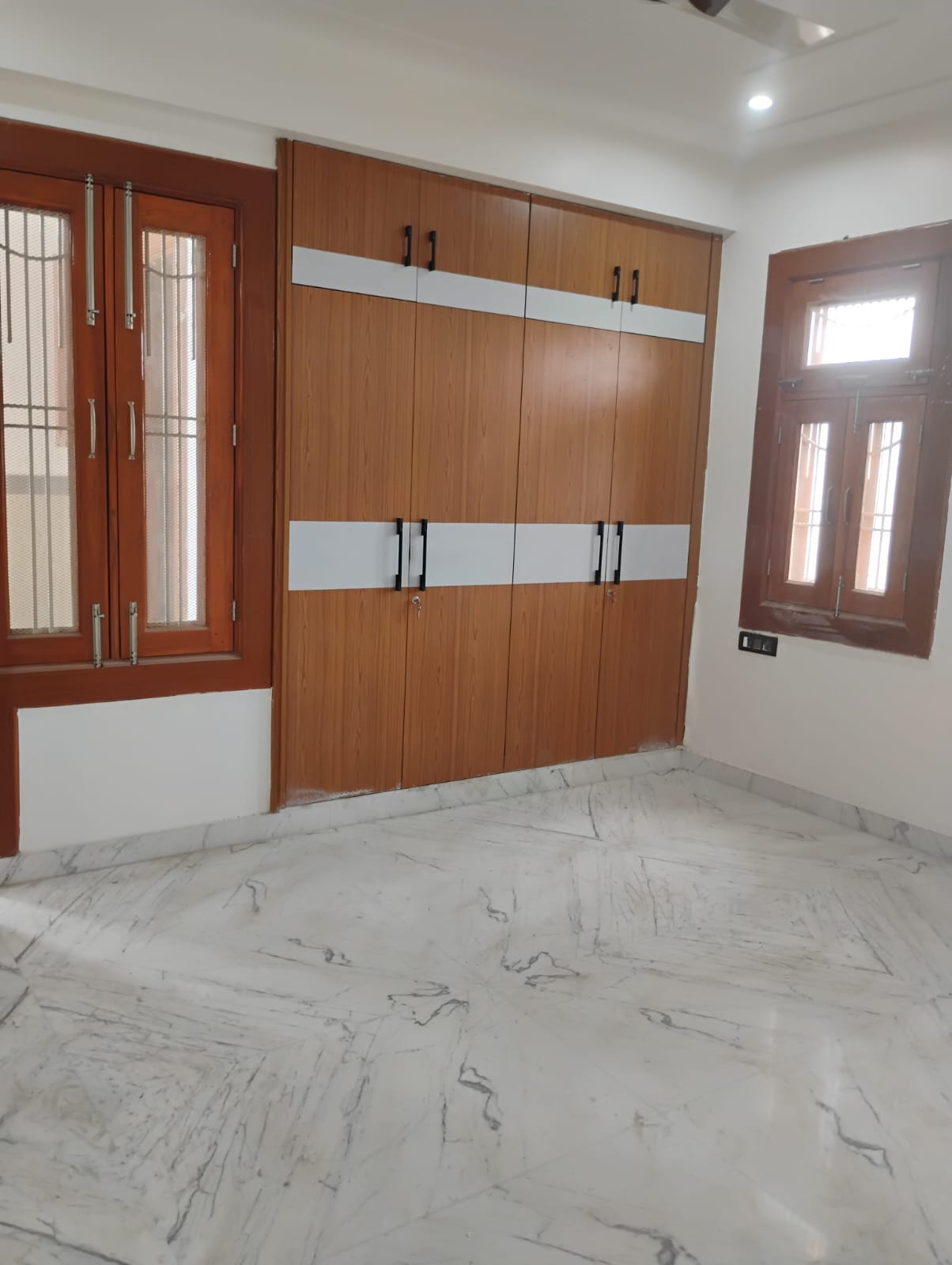 Patwari Village : 2 BHK Semi Furnished Builder Floor For Rent in Patwari