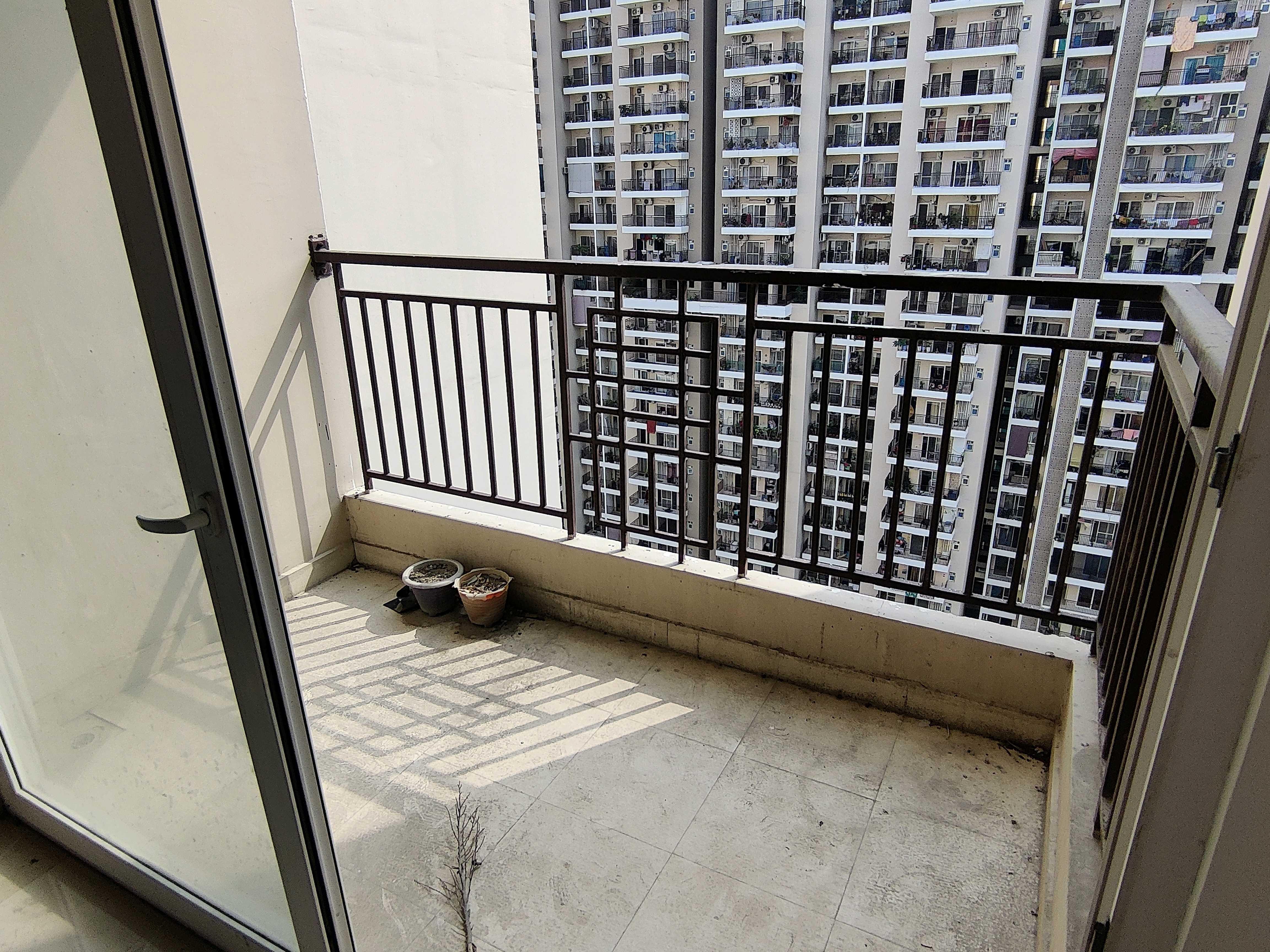 Ace Divino : 3 BHK Semi Furnished Flat for rent in sector 1, Noida Extension 