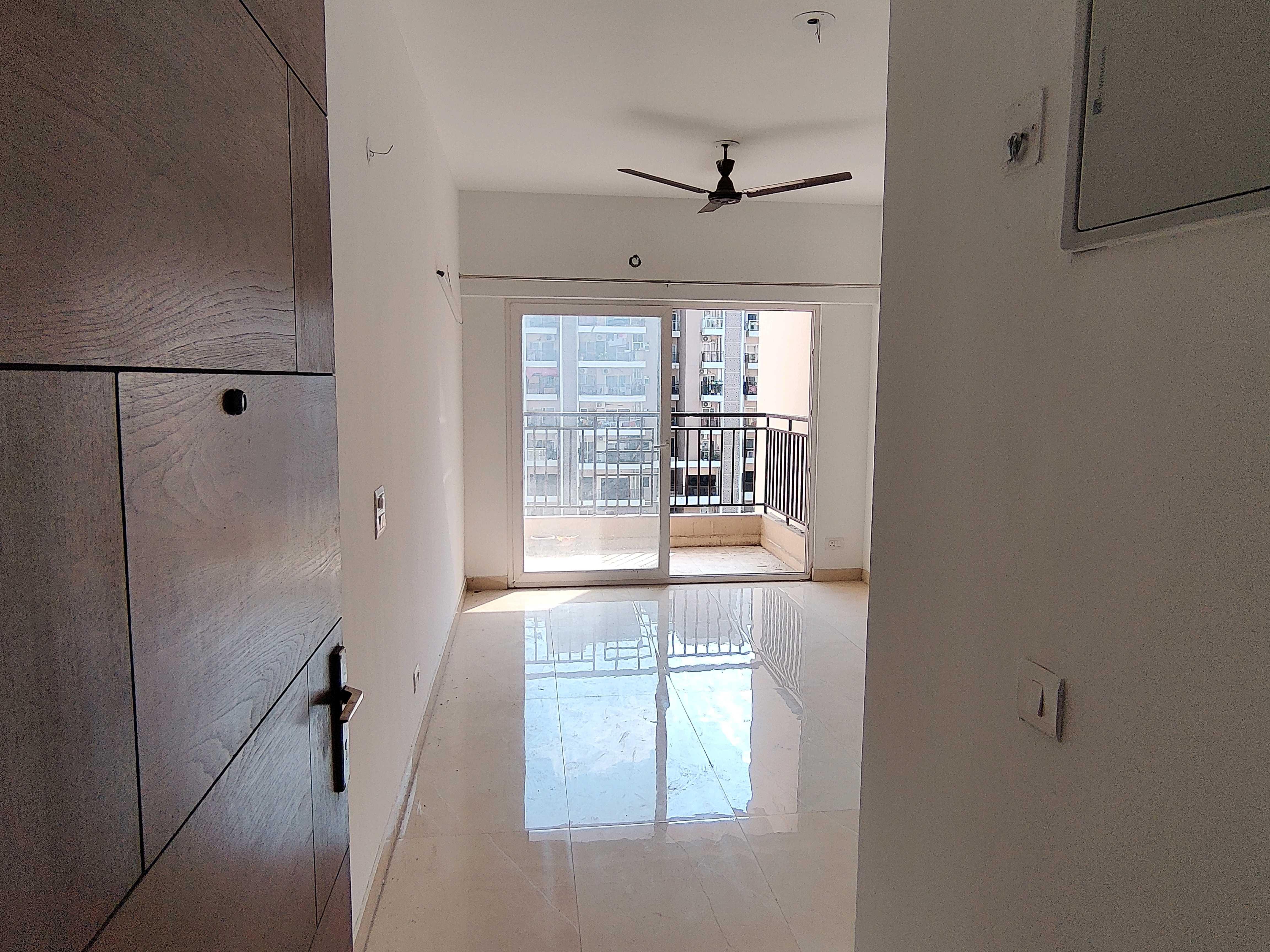 Ace Divino : 3 BHK Semi Furnished Flat for rent in sector 1, Noida Extension 