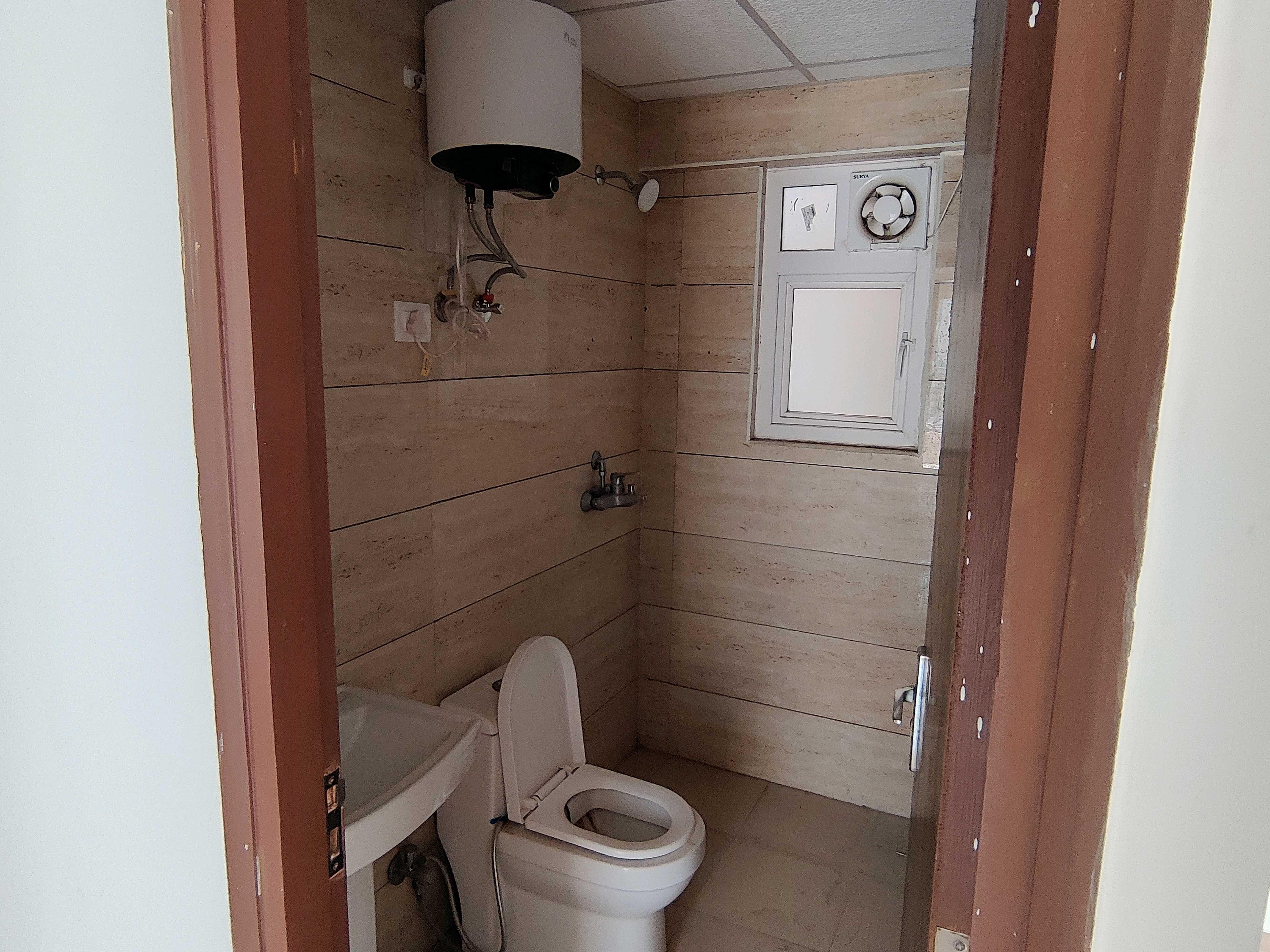 Ace Divino : 3 BHK Semi Furnished Flat for rent in sector 1, Noida Extension 