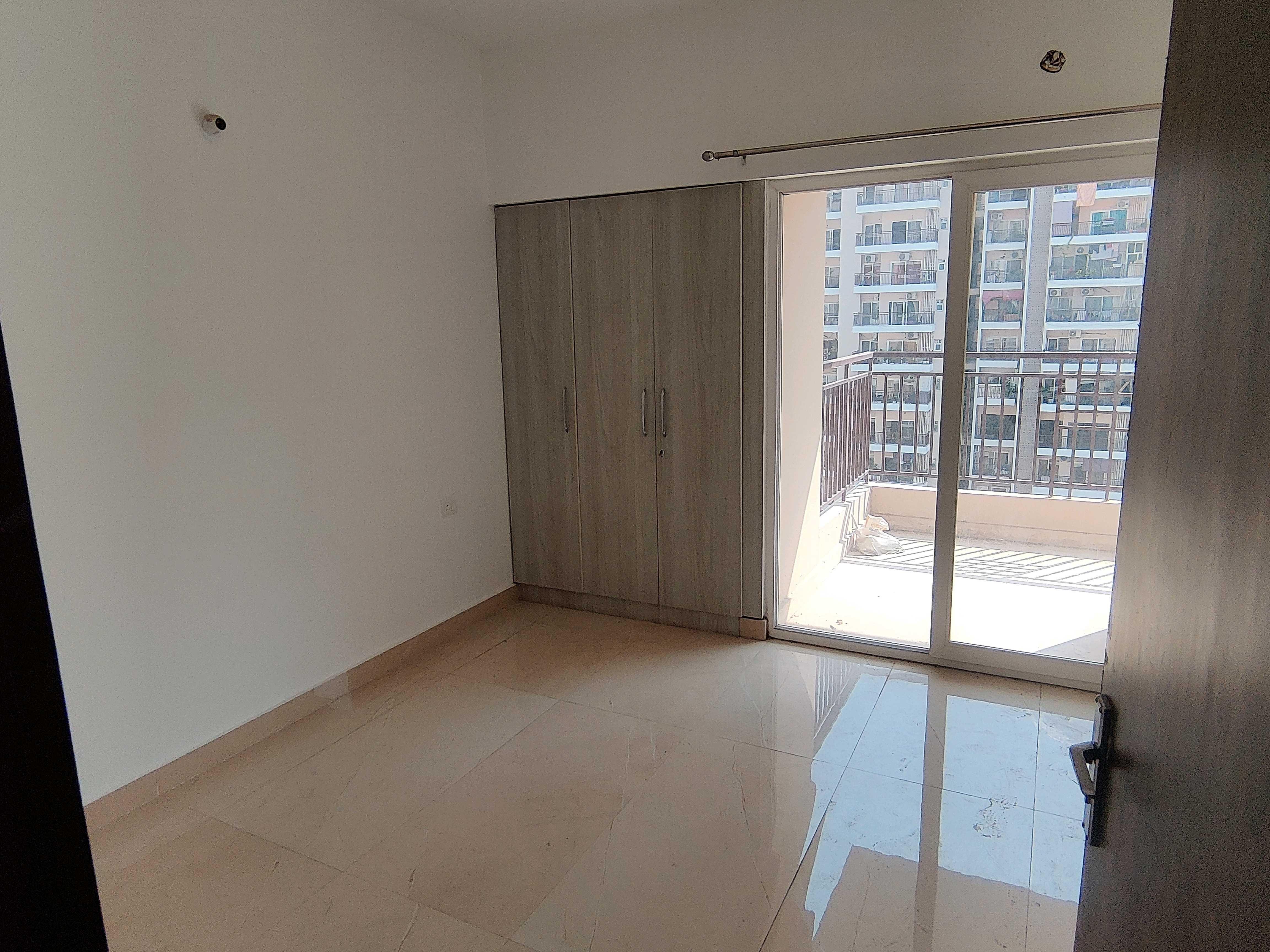 Ace Divino : 3 BHK Semi Furnished Flat for rent in sector 1, Noida Extension 
