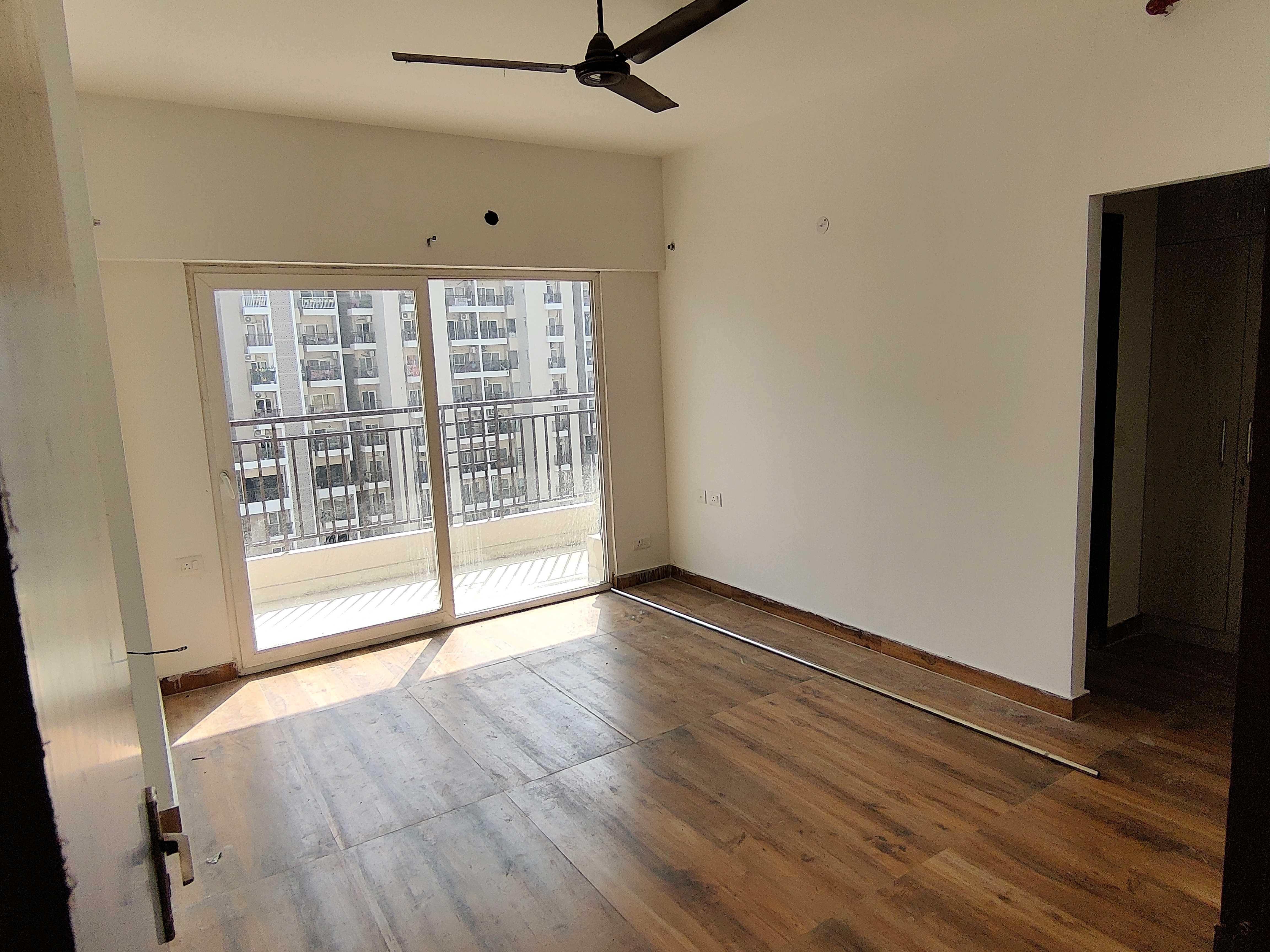 Ace Divino : 3 BHK Semi Furnished Flat for rent in sector 1, Noida Extension 