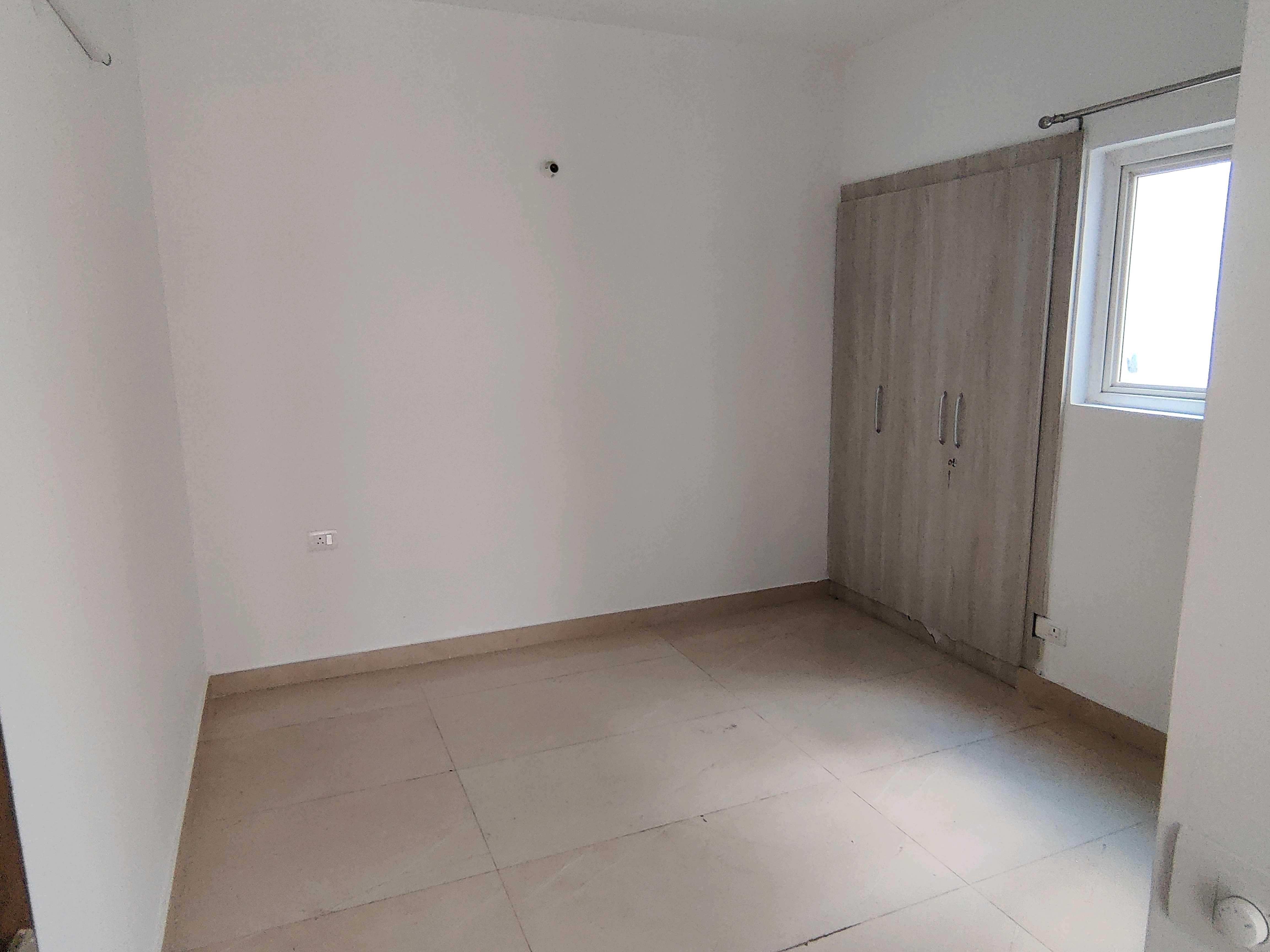 Ace Divino : 3 BHK Semi Furnished Flat for rent in sector 1, Noida Extension 