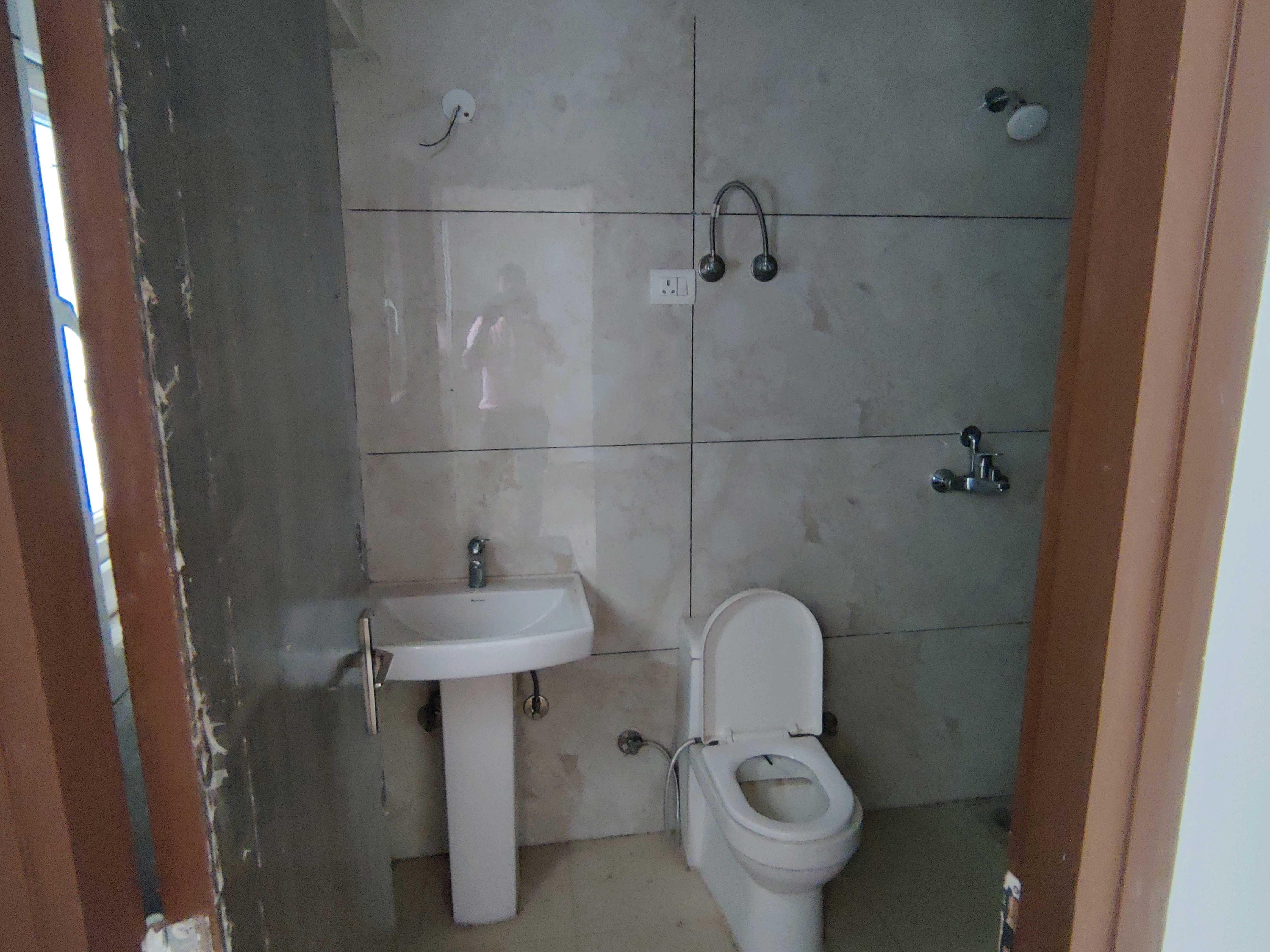 Ace Divino : 3 BHK Semi Furnished Flat for rent in sector 1, Noida Extension 