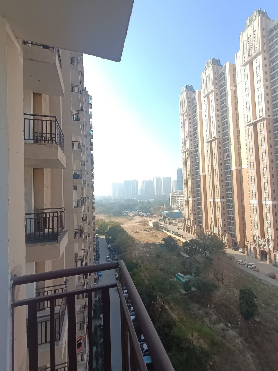 Aims Green Avenue : 2 + 1 BHK Semi Furnished flat for rent in Sector 4, Noida Extension