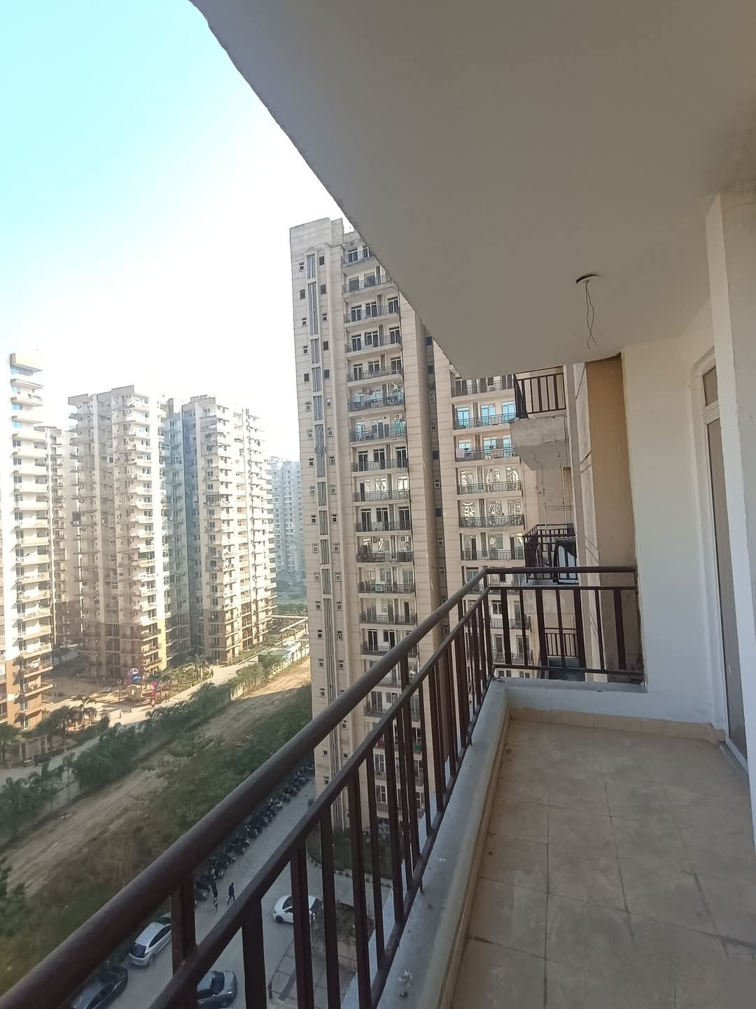 Aims Green Avenue : 2 + 1 BHK Semi Furnished flat for rent in Sector 4, Noida Extension