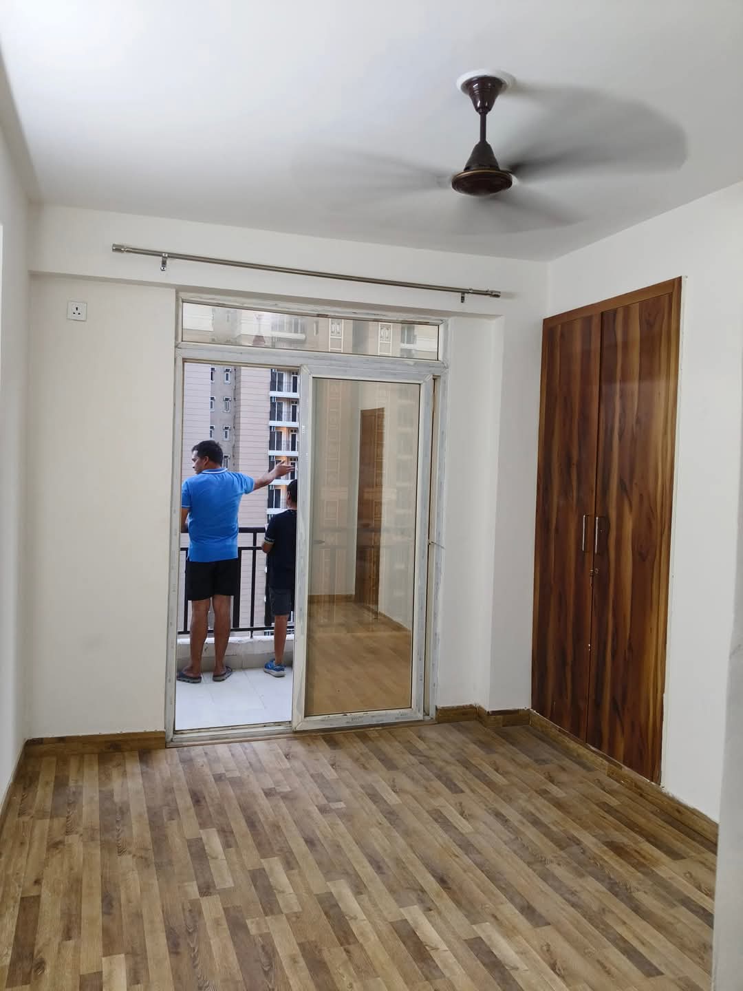 Aims Green Avenue : 2 + 1 BHK Semi Furnished flat for rent in Sector 4, Noida Extension