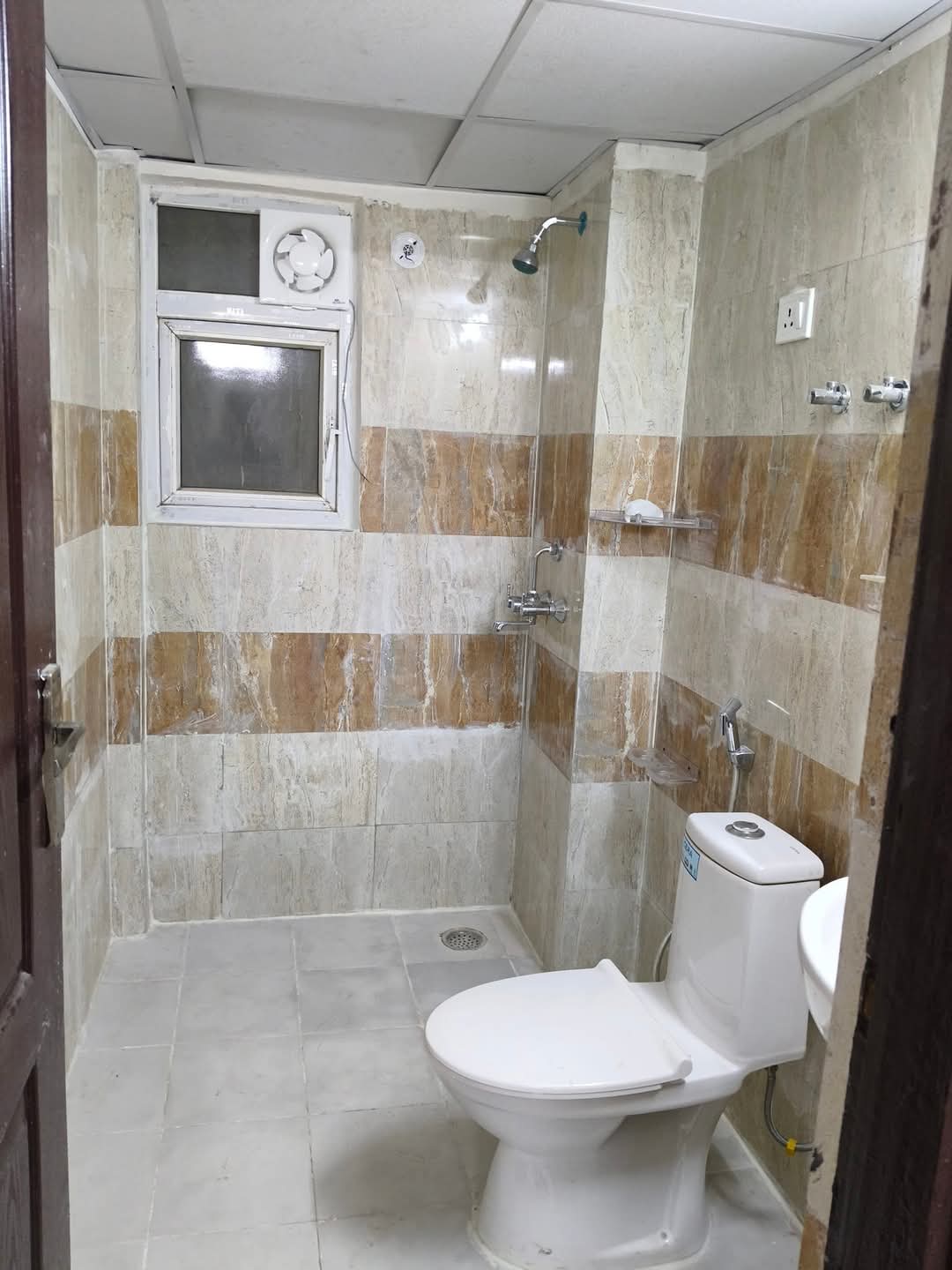 Aims Green Avenue : 2 + 1 BHK Semi Furnished flat for rent in Sector 4, Noida Extension