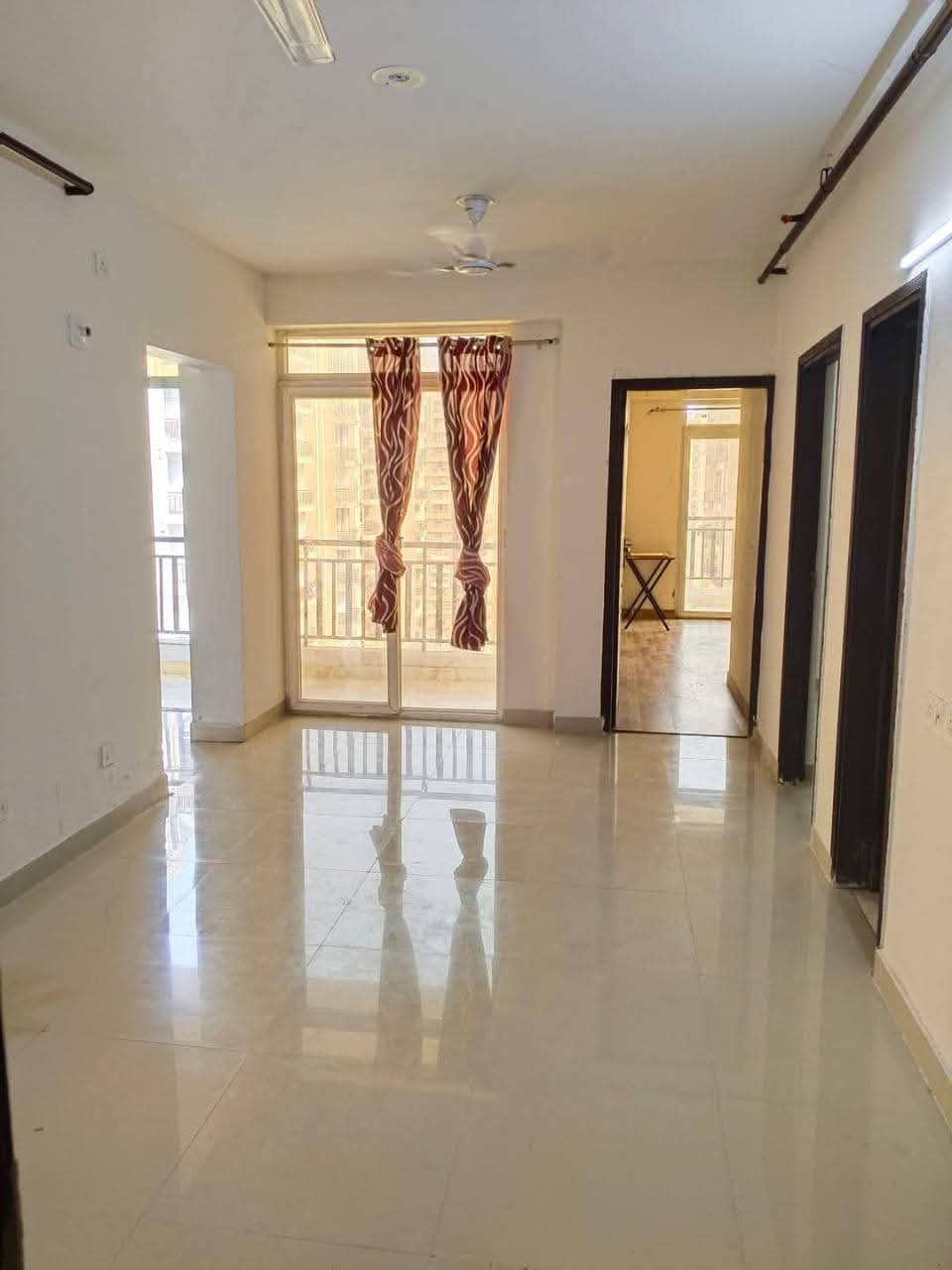 Aims Green Avenue : 2 BHK Semi Furnished flat for rent in Sector 4, Noida Extension